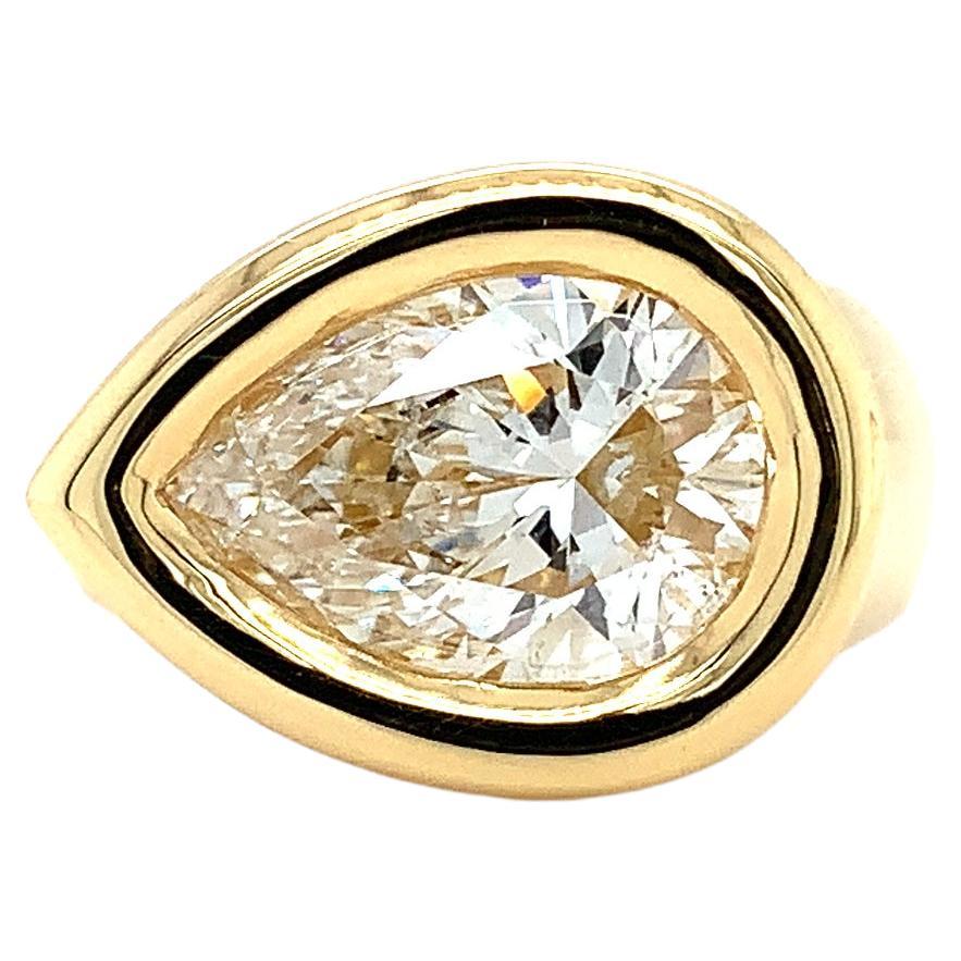 3,50 ct Anillo de cóctel con bisel de diamantes en forma de pera, oro amarillo de 18k