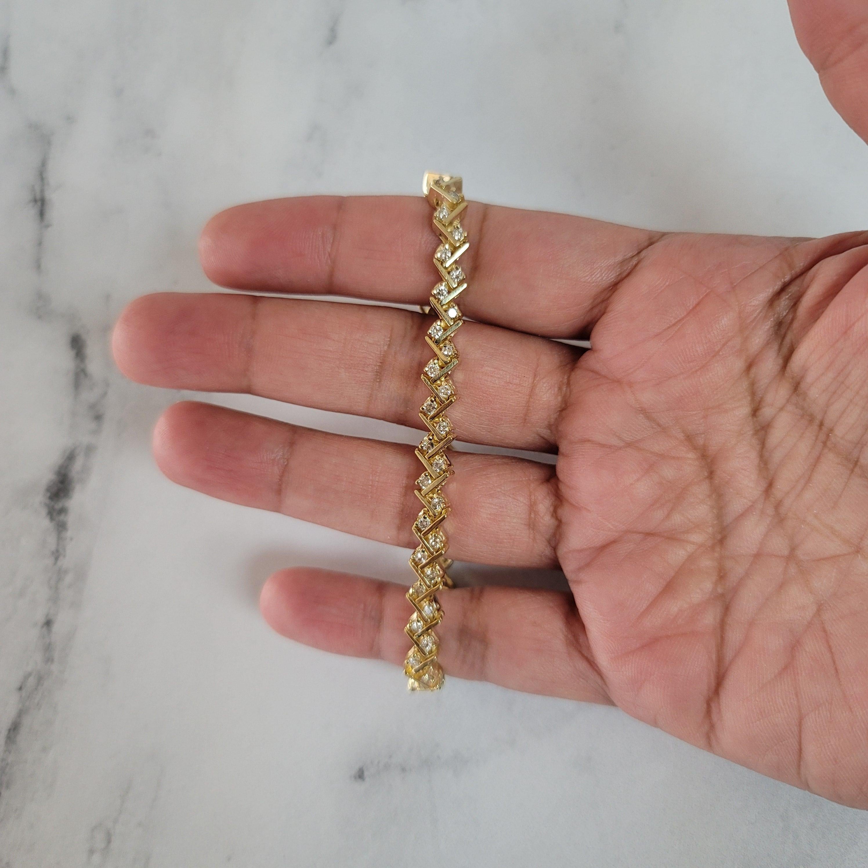 Taglio rotondo Bracciale da tennis con diamanti a due a due con design diagonale da 3,50 ctm. in vendita