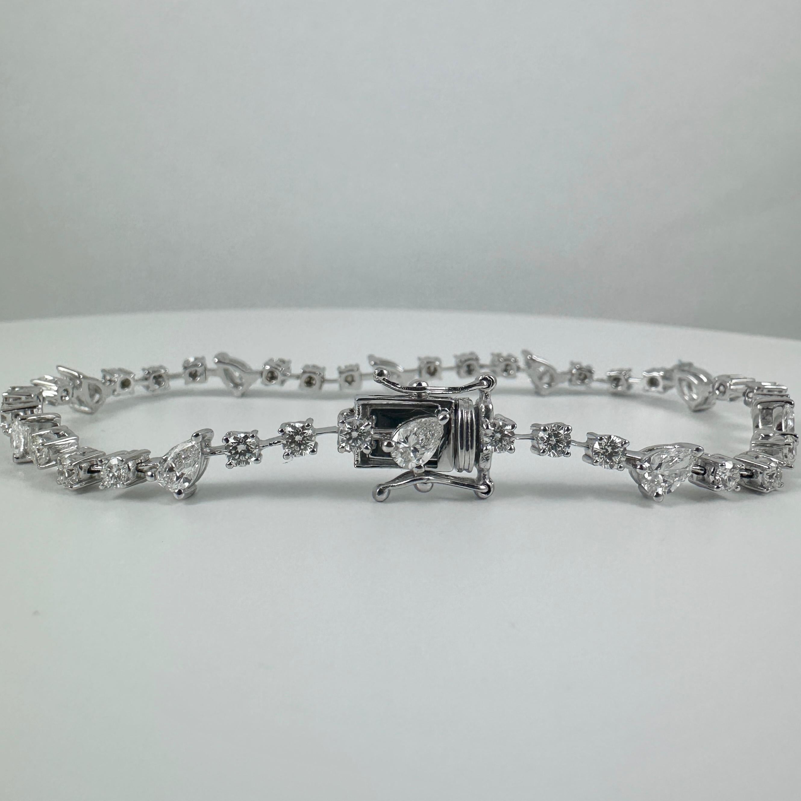 3,51 Karat birnenförmiges und rundes Diamantarmband aus 14K Weißgold, 7 Zoll im Angebot 1