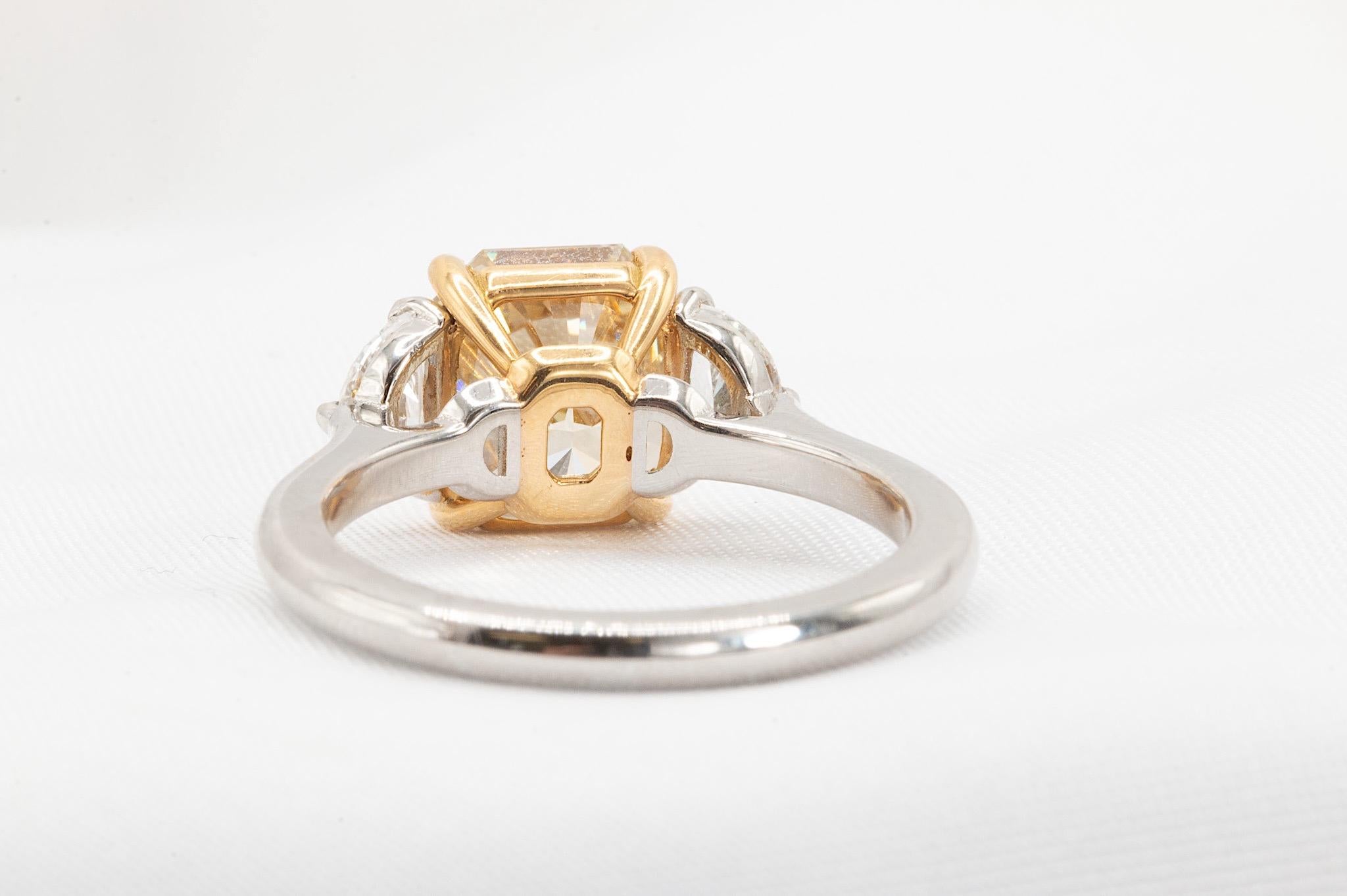 Taille radiant Bague avec diamant jaune brunâtre fantaisie de 3,51 carats certifié GIA en vente