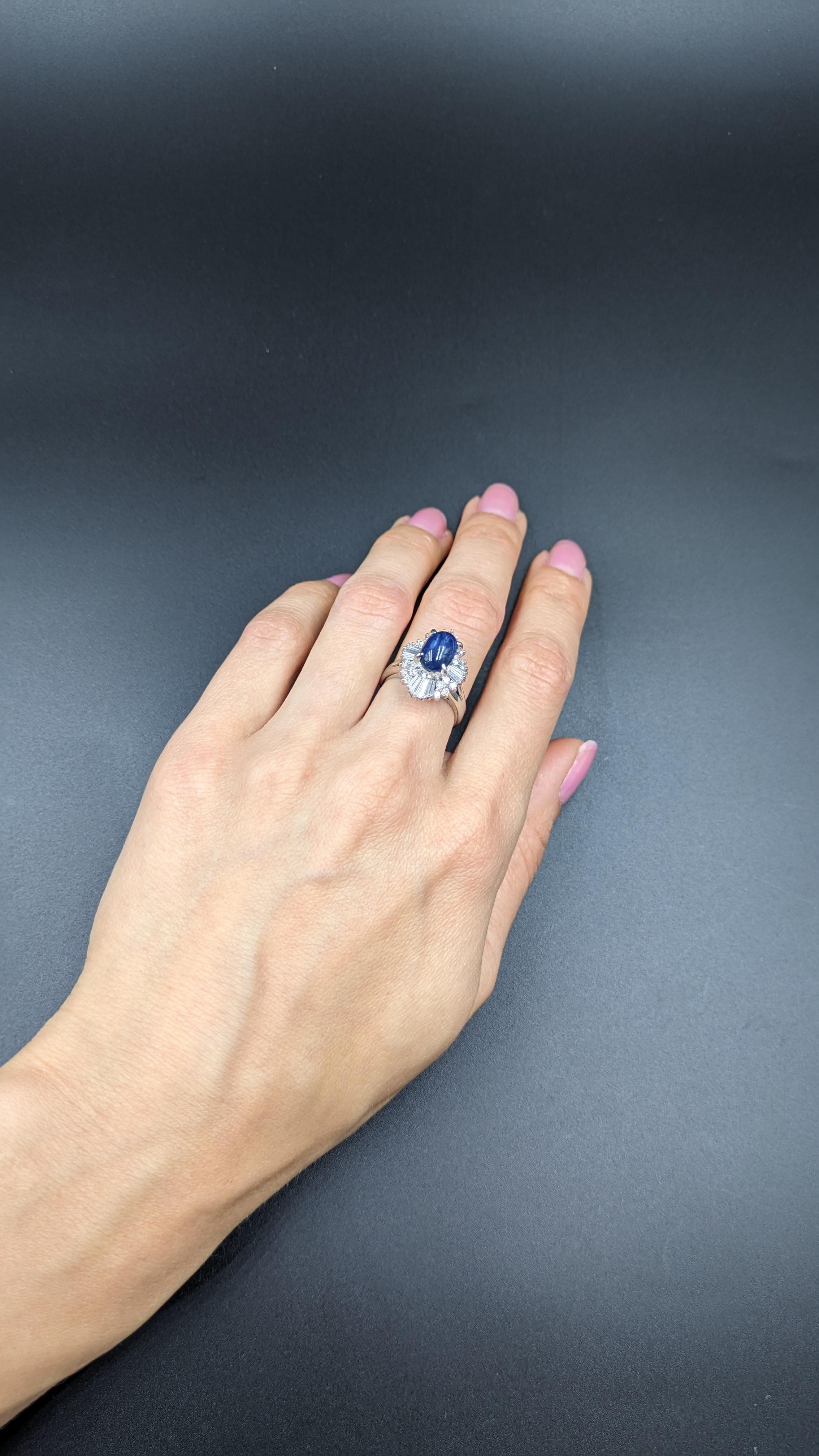3.51 Carat Sapphire Cabochon 0.58 Carat Diamond Ring in Platinum For Sale 1