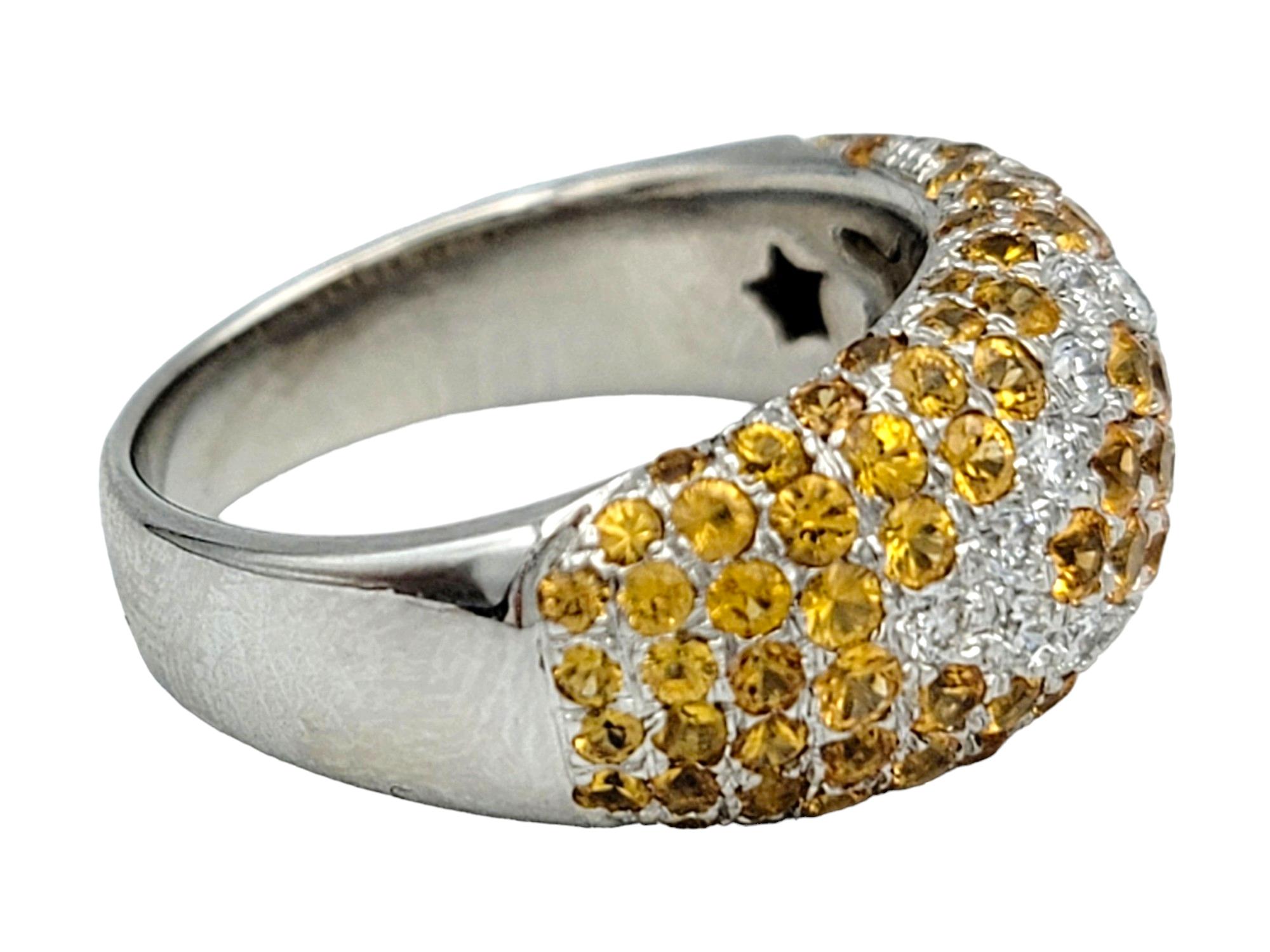 Taglio rotondo Anello a fascia con zaffiro arancione da 3,51 carati totali e diamanti in oro 18 carati in vendita