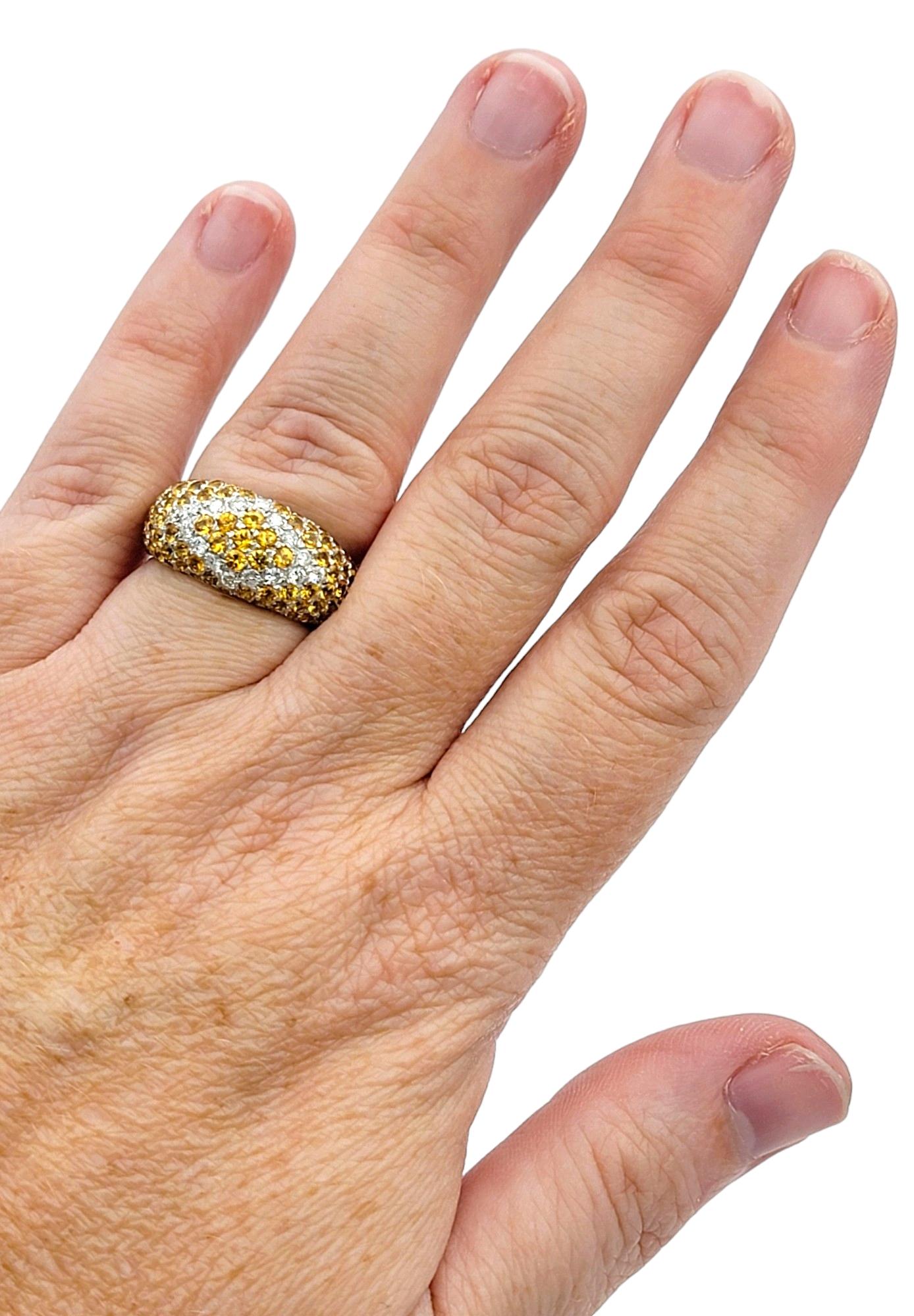 Anello a fascia con zaffiro arancione da 3,51 carati totali e diamanti in oro 18 carati in vendita 2