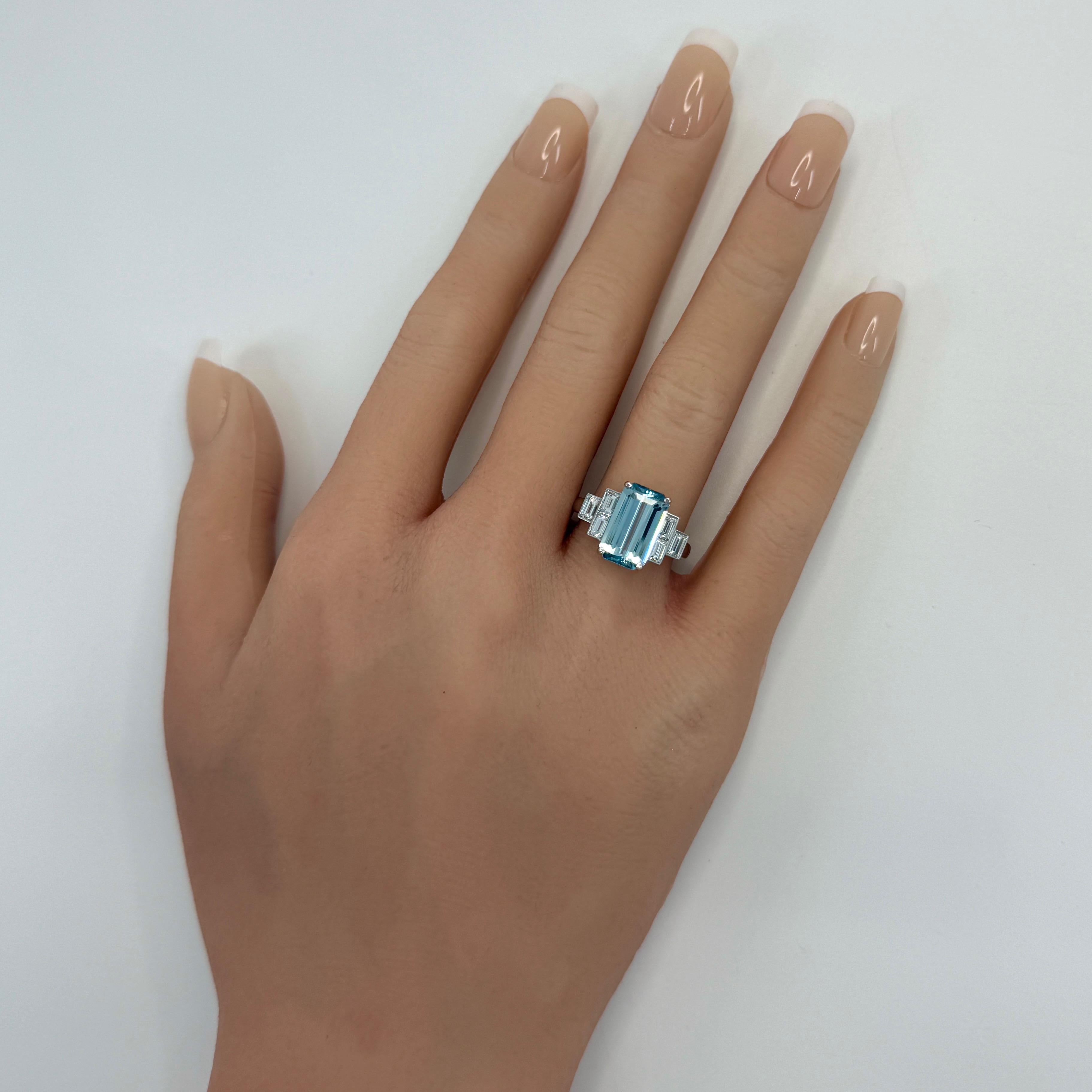 3.51ct Fine Blue Emerald Cut Aquamarin und Diamant Art Deco Platin Ring (Smaragdschliff) im Angebot