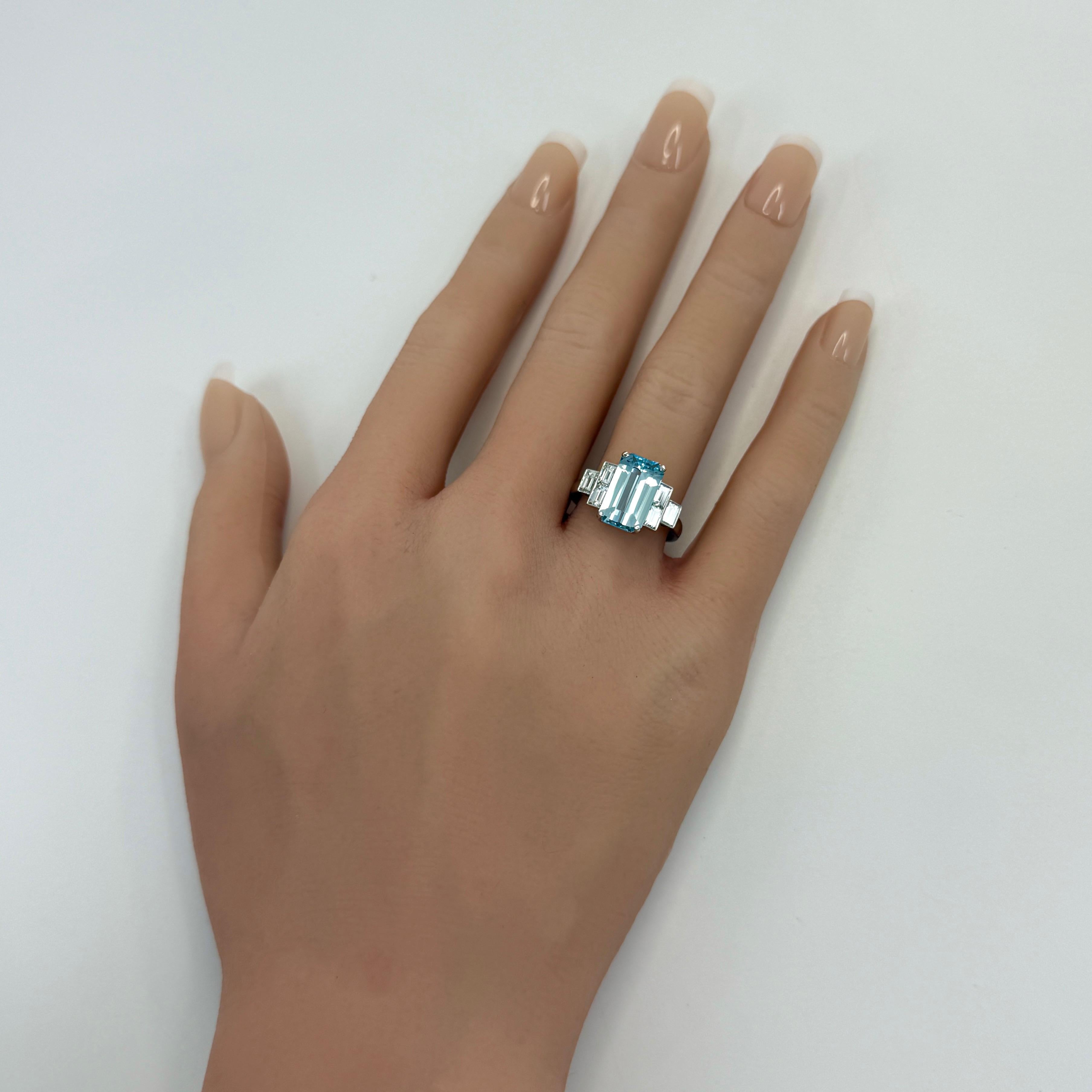3.51ct Fine Blue Emerald Cut Aquamarin und Diamant Art Deco Platin Ring im Angebot 2