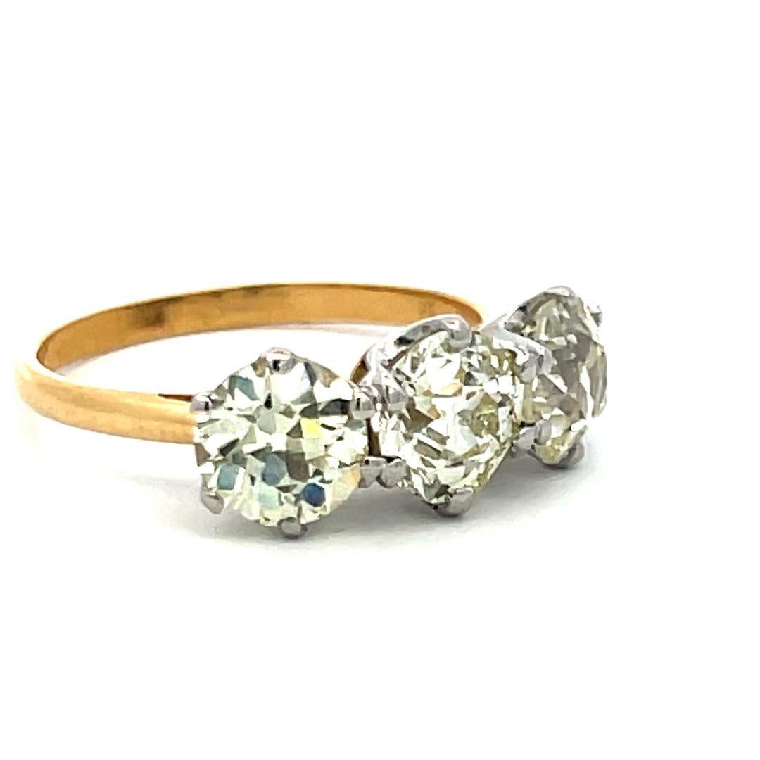 Anillo de tres piedras con diamantes talla europea antigua de 3,51 ct en oro de 18 quilates y platino con certificado GIA en venta 3