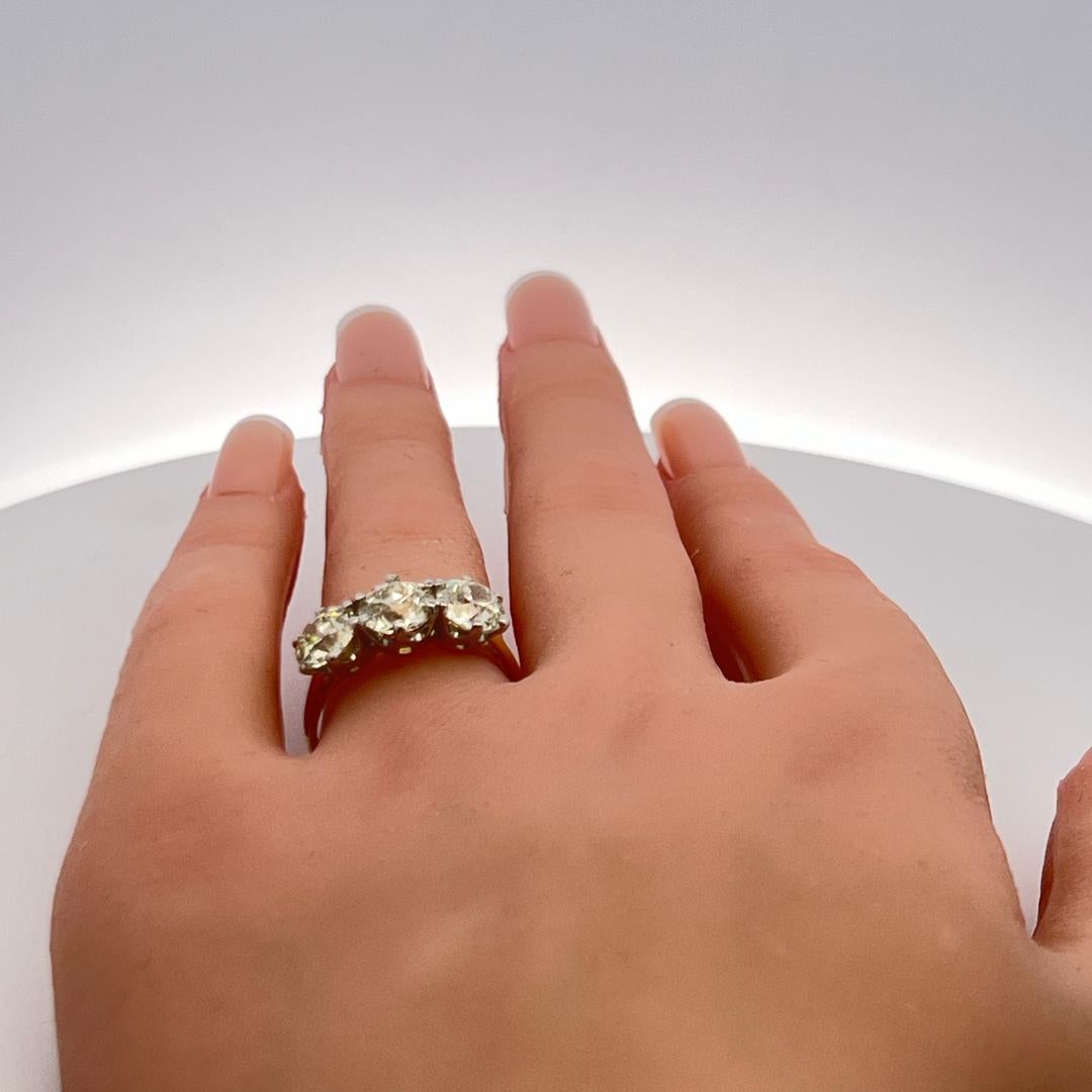 Anillo de tres piedras con diamantes talla europea antigua de 3,51 ct en oro de 18 quilates y platino con certificado GIA en venta 4