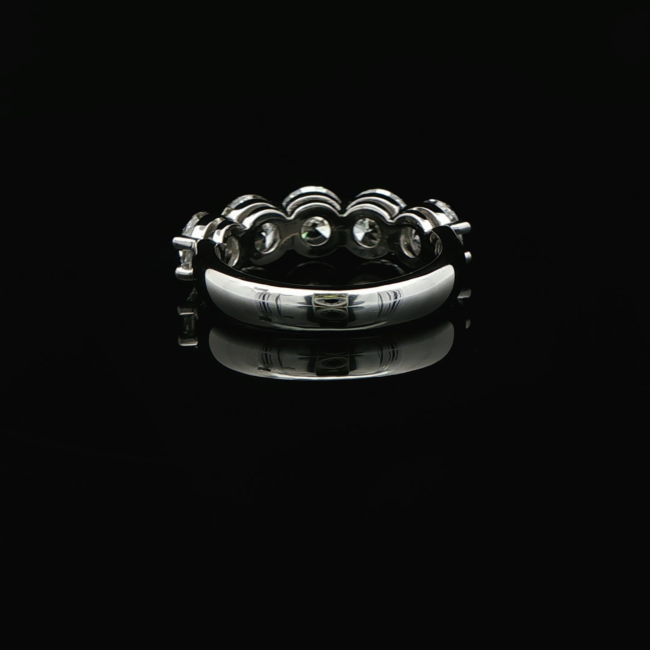 Fascia di diamanti tondi e brillanti con certificazione GIA da 3,51 CTW in platino in vendita 1