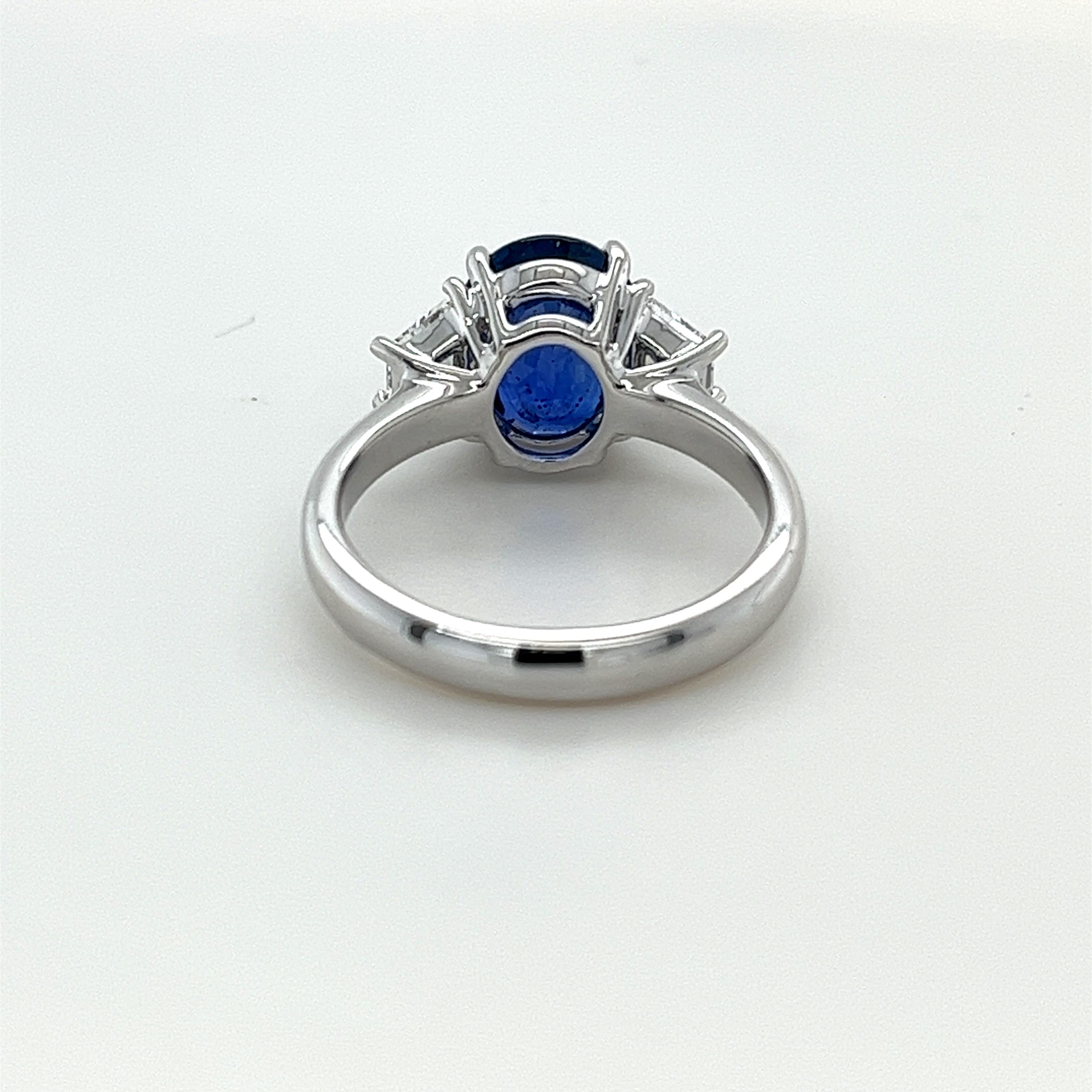 Oval Cut 3.52 Carat Ceylon Sapphire & Diamond Ring in Platinum For Sale