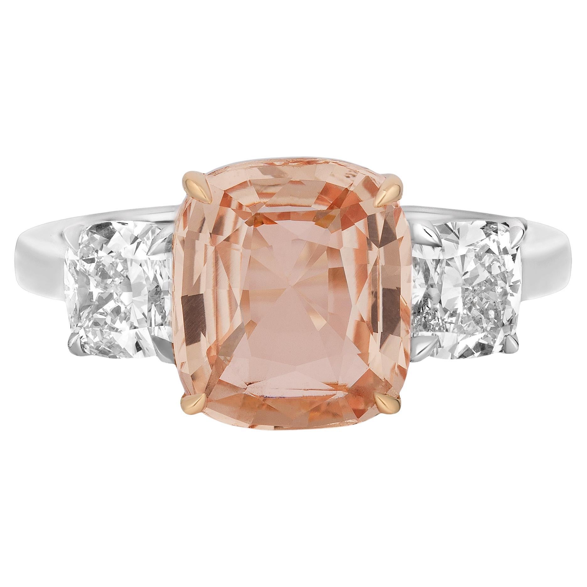 Platinring mit 3,52 Karat Kissenschliff Padparadscha und Diamant