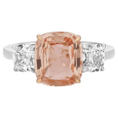 Platinring mit 3,52 Karat Padparadscha-Saphir und Diamant im Kissenschliff