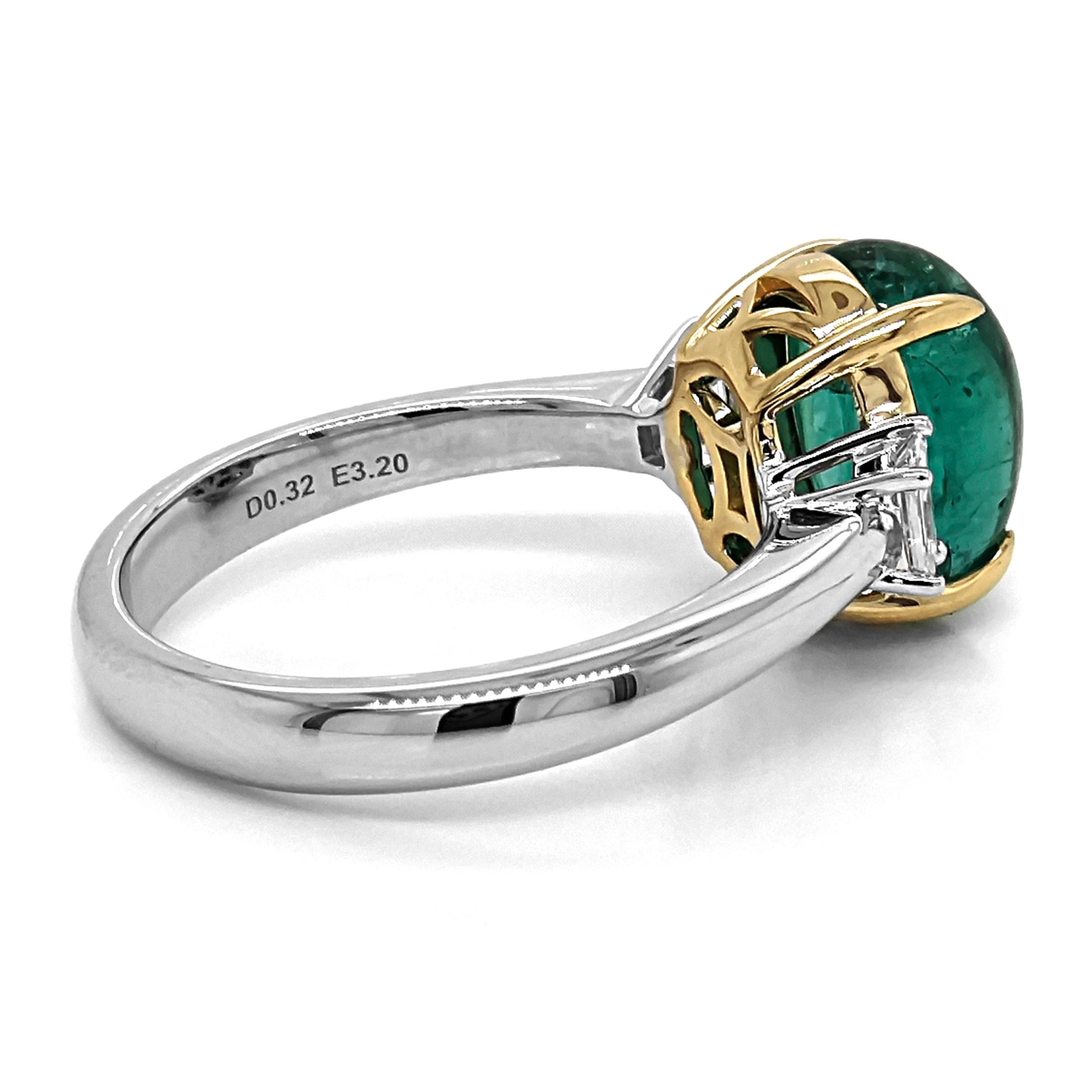 1 Smaragd Edelstein: 3,20 Karat
2 weiße Fancy-Diamanten: 0,32 Karat
Metall: 18K Weißgold, 4,80 Gramm
