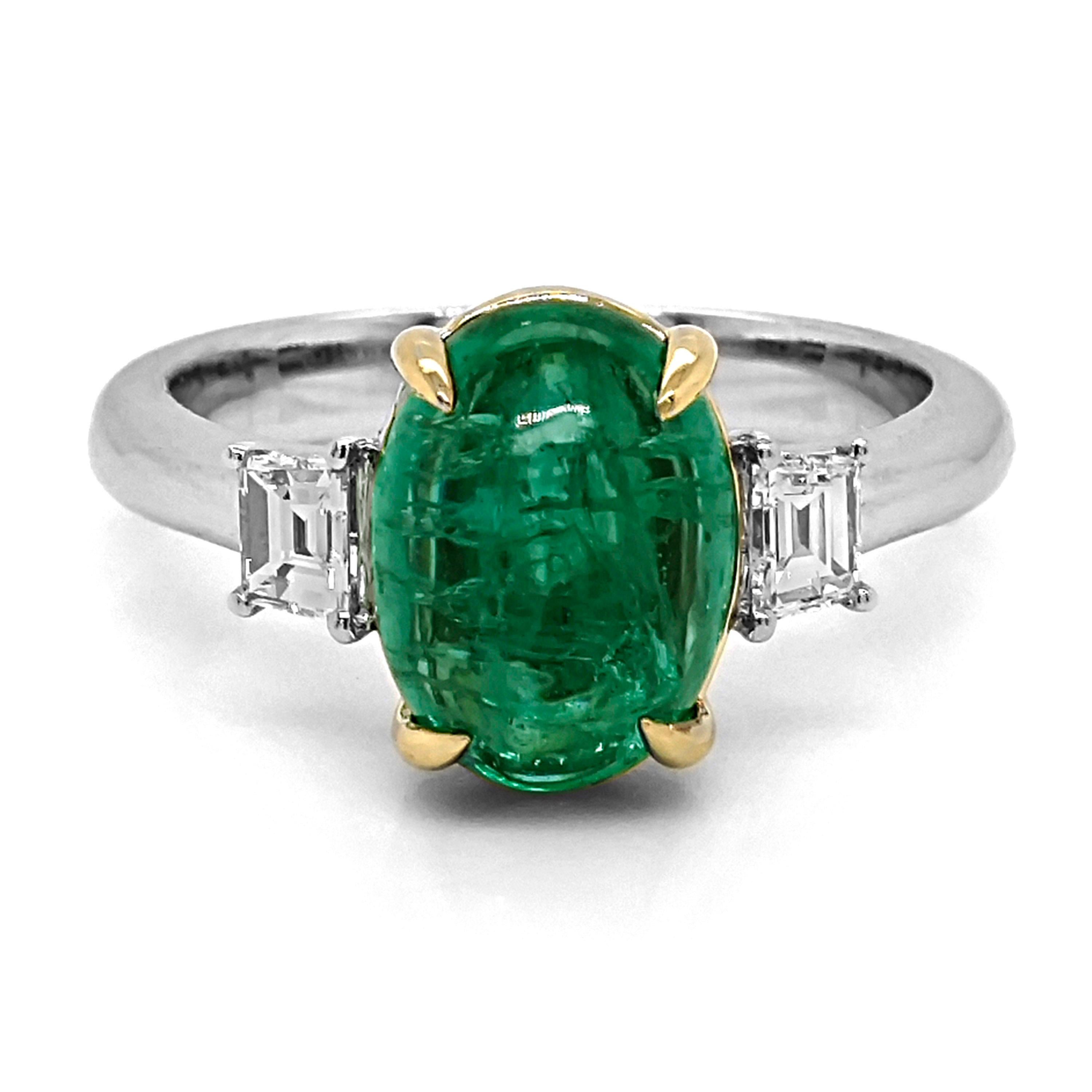 Ring aus Weiß- und Gelbgold mit 3.52 Karat Smaragd und weißem Diamant (Gemischter Schliff) im Angebot