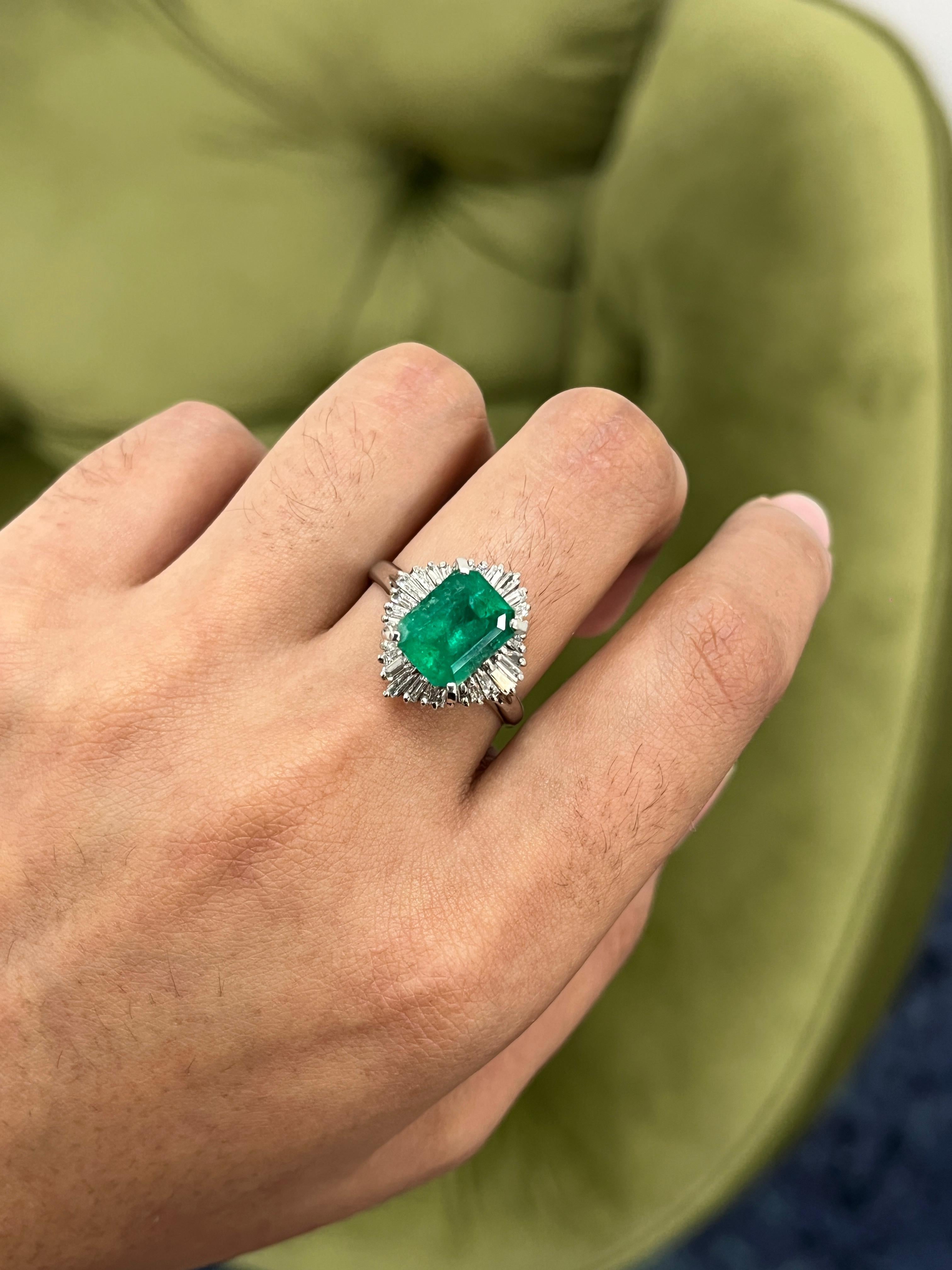 Art Deco 3.52 Carat Emerald Cocktail Ring in PT900 For Sale