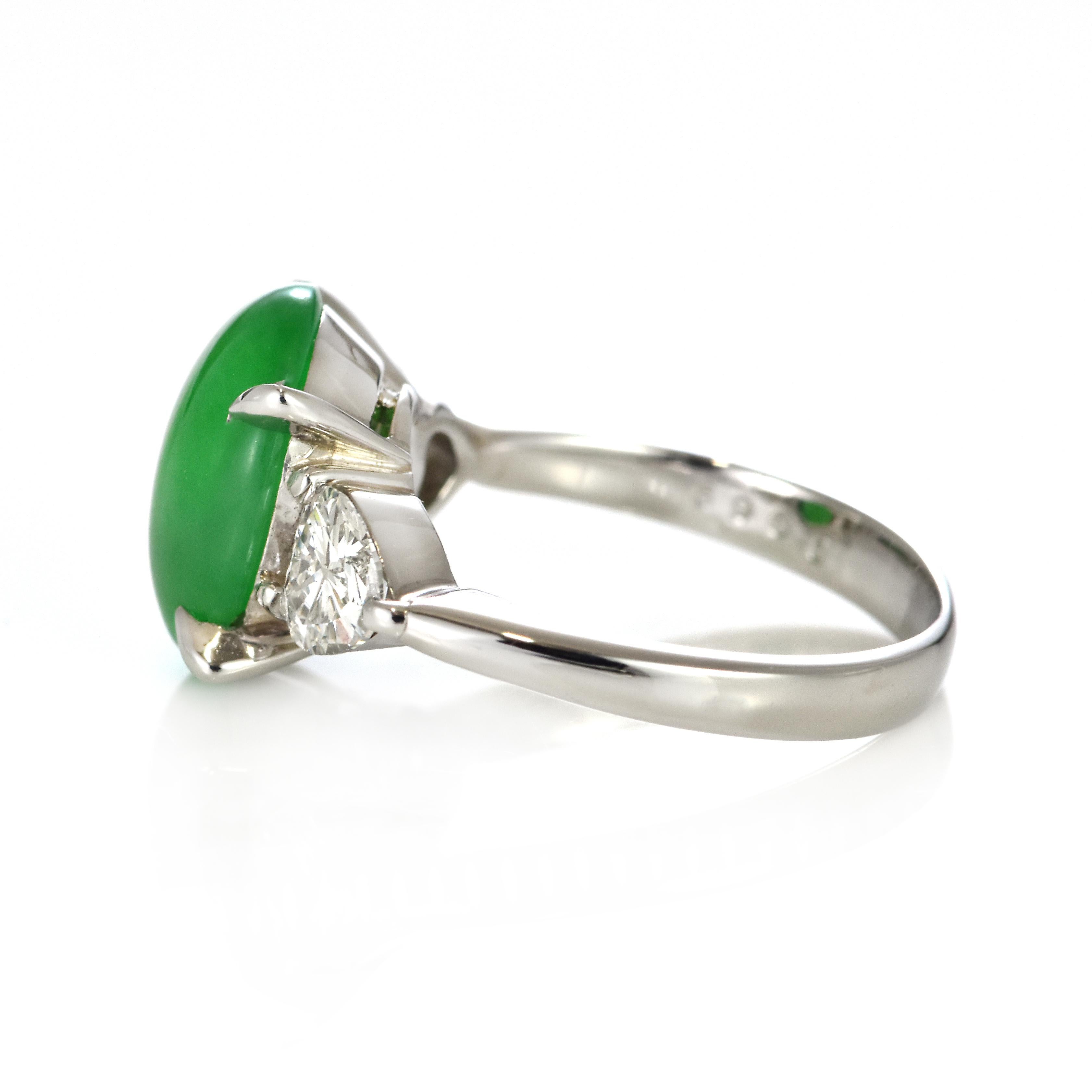 Anello a tre pietre con giadeite naturale di tipo A e diamanti da 3,52 carati in platino in vendita 4
