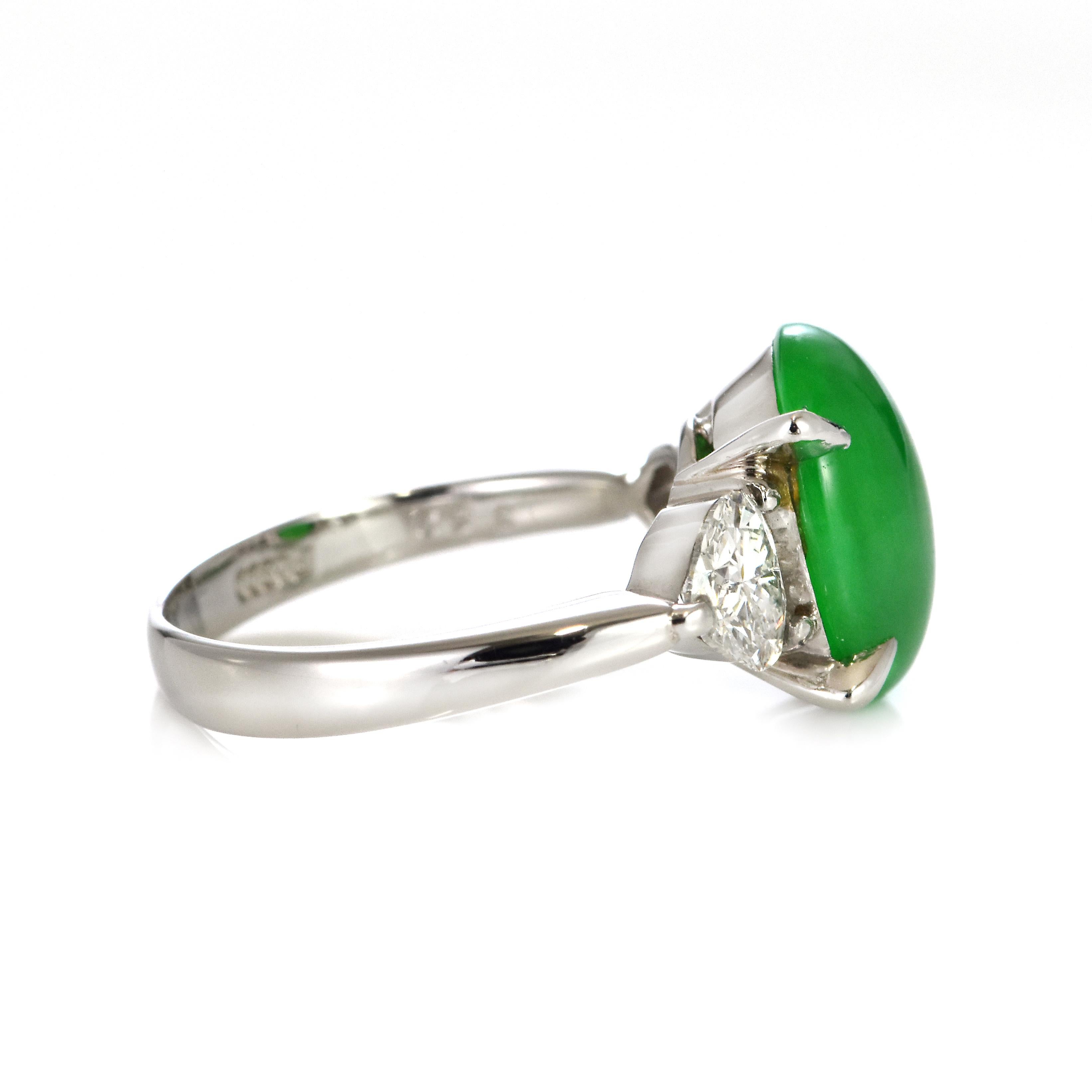 Anello a tre pietre con giadeite naturale di tipo A e diamanti da 3,52 carati in platino in vendita 5