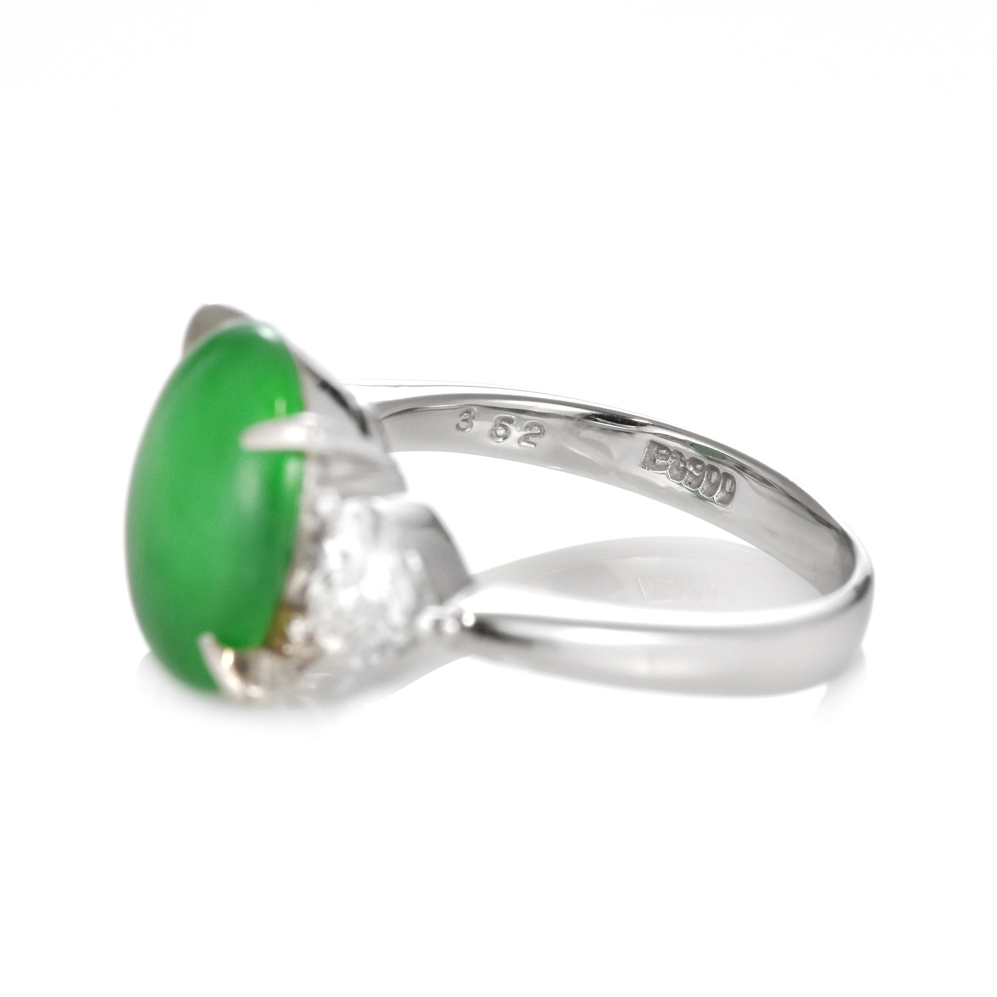 Anello a tre pietre con giadeite naturale di tipo A e diamanti da 3,52 carati in platino in vendita 1