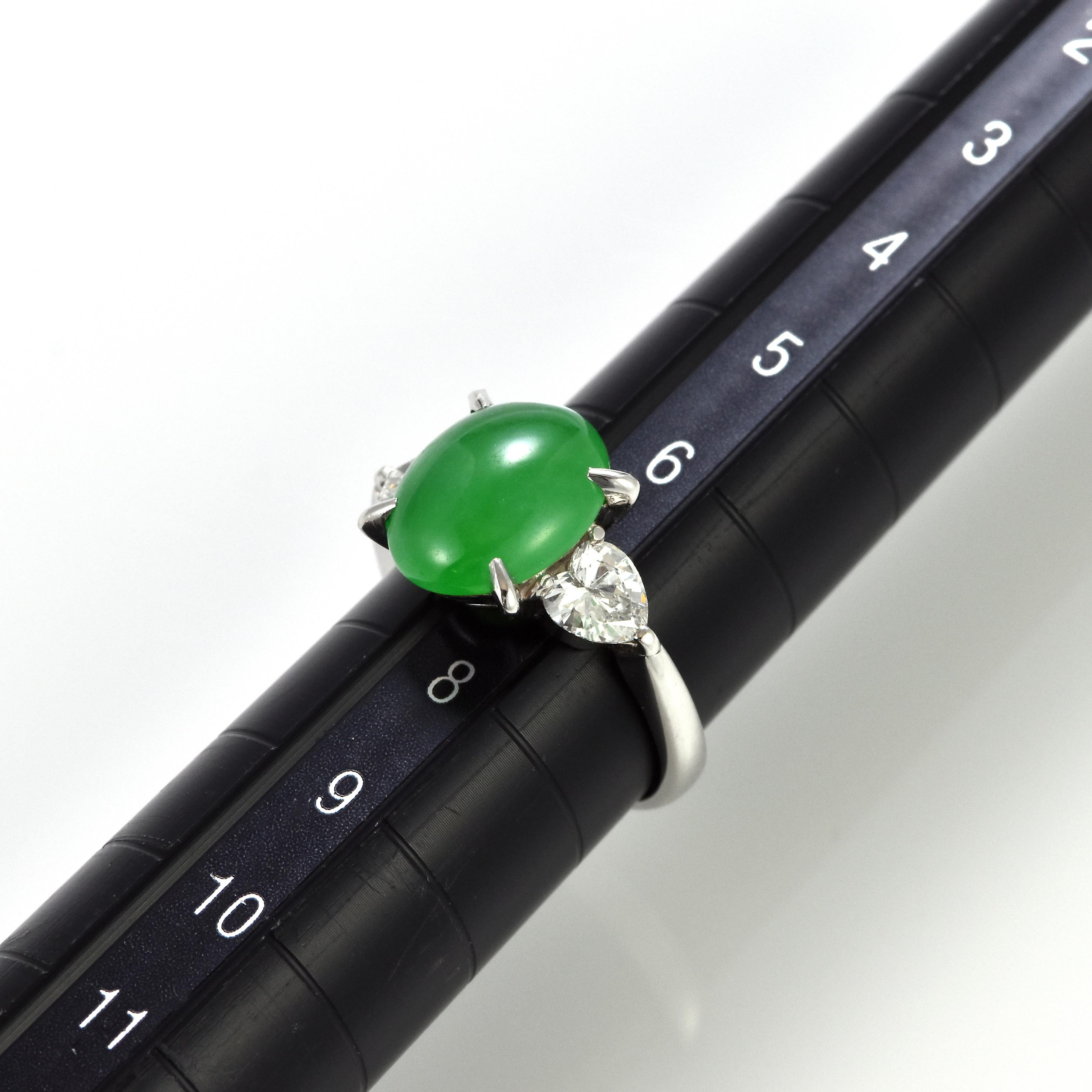 Anello a tre pietre con giadeite naturale di tipo A e diamanti da 3,52 carati in platino in vendita 3