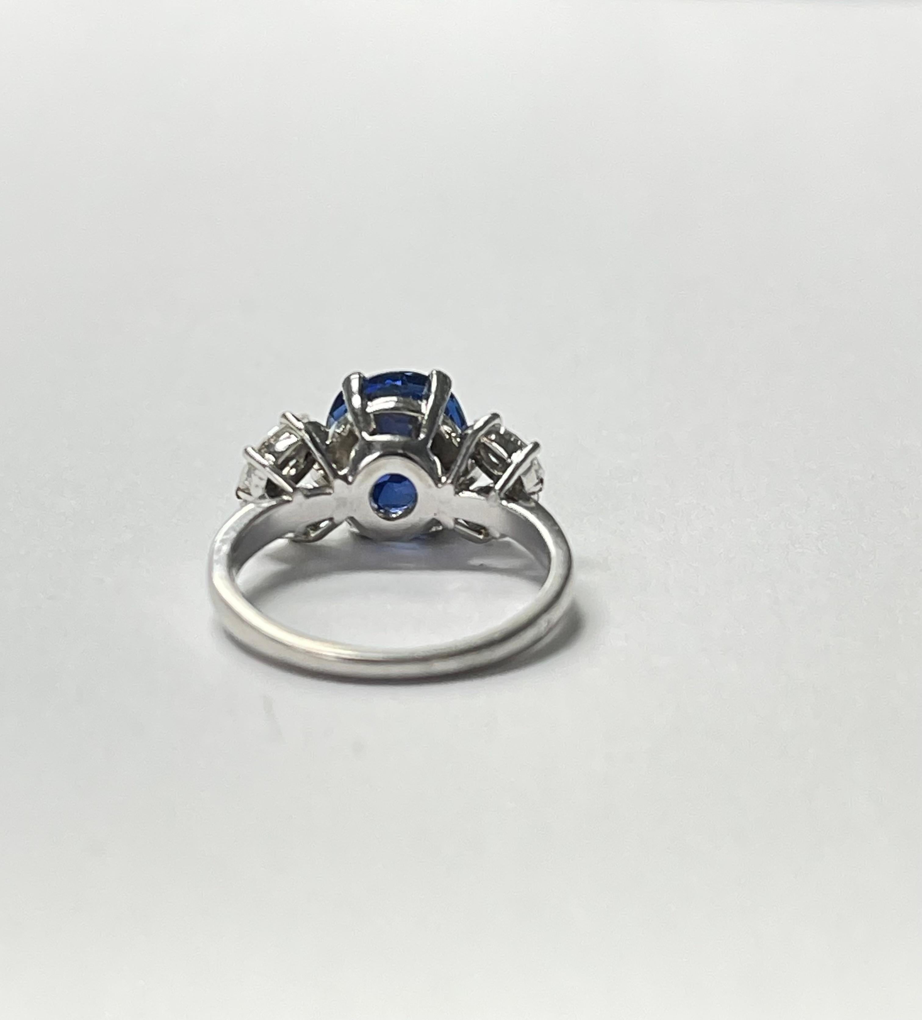 3.52 Carat Oval Blue Sapphire and Diamond Engagement Ring, SSEF Certified In Excellent Condition For Sale In New York, NY