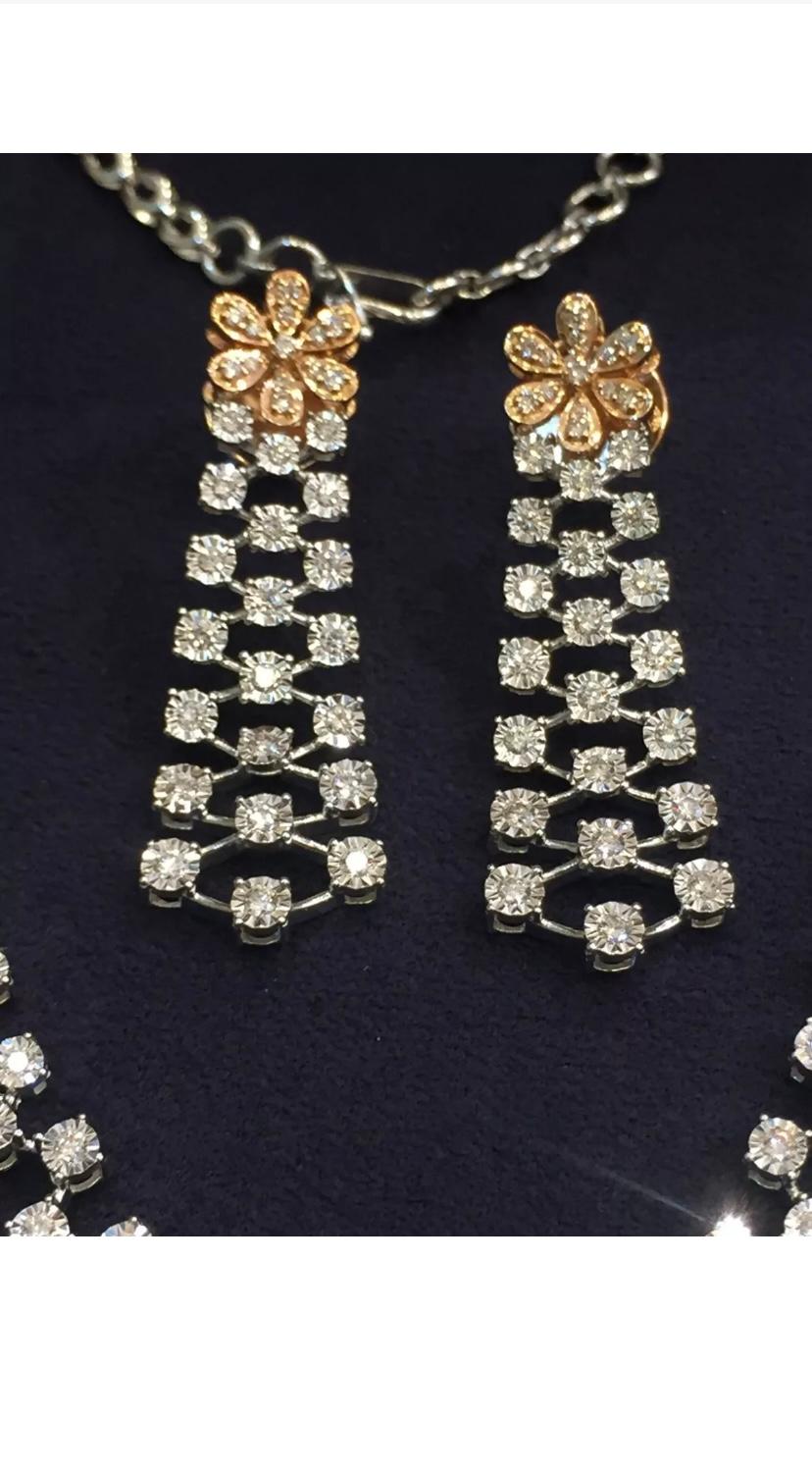 Women's 3.52 Carats Natural Diamonds Flowers Gold Parure For Sale