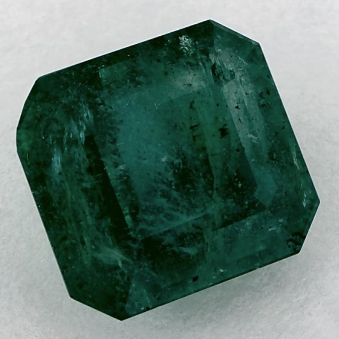 Con un vibrante tono verde, la piedra de nacimiento de mayo es un símbolo del renovado crecimiento primaveral. 

Explora la vibrante colección de esmeraldas, rubíes y zafiros de nuestra tienda, disponibles como gemas sueltas y combinadas con nuestra