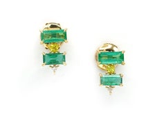 3.52 Ct Emerald Peridot 18 K Yellow Gold Earrings