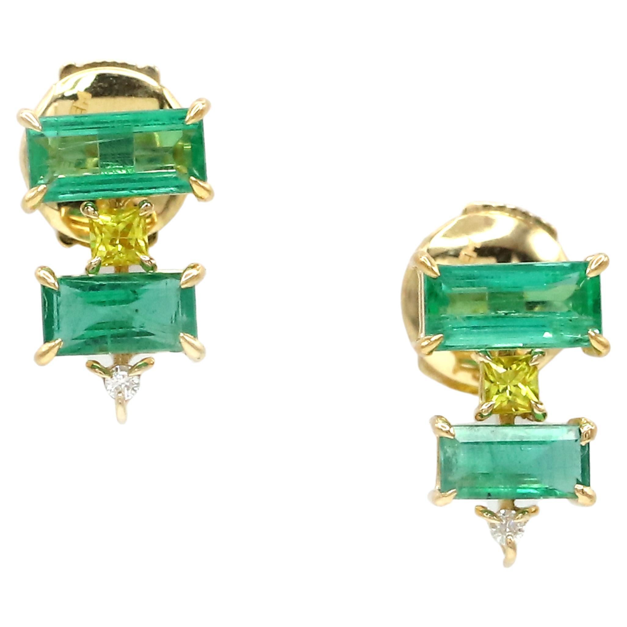 3.52 Ct Emerald Peridot 18 K Yellow Gold Earrings For Sale