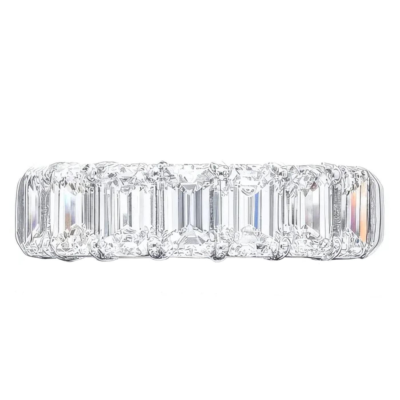 Moderniste 3.52ct Emerald Cut Single-Row Diamond Band Platinum Ring VVS2 E Clarity (bague en platine à une rangée de diamants) en vente