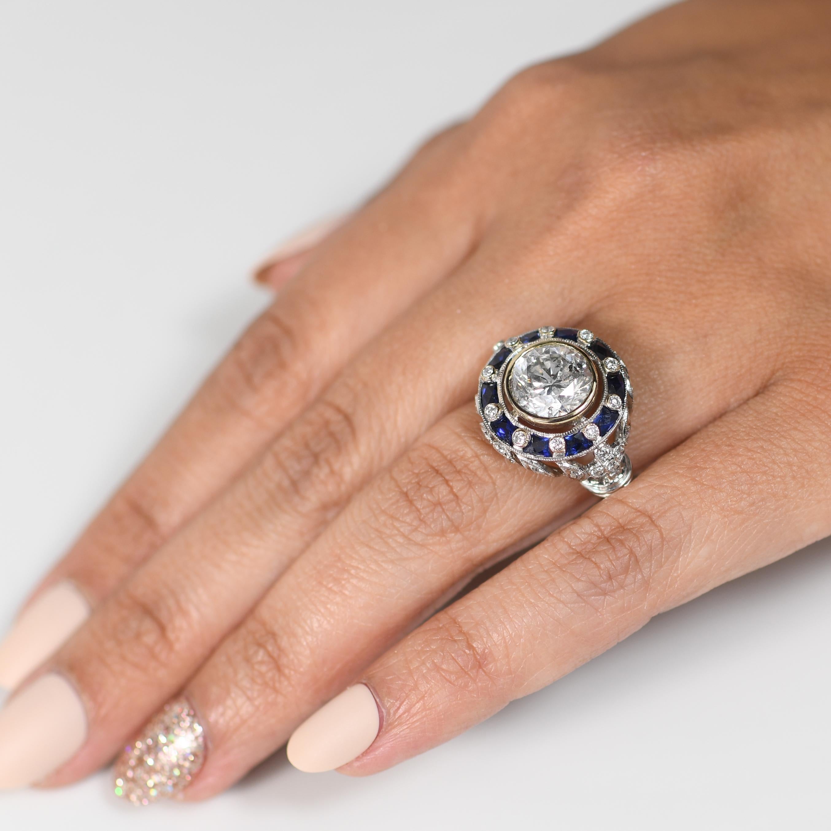 3,52 Karat Diamant im alteuropäischen Schliff 18K Art Deco inspirierter Saphir Halo in Lünette gefasster Lünette im Angebot 2