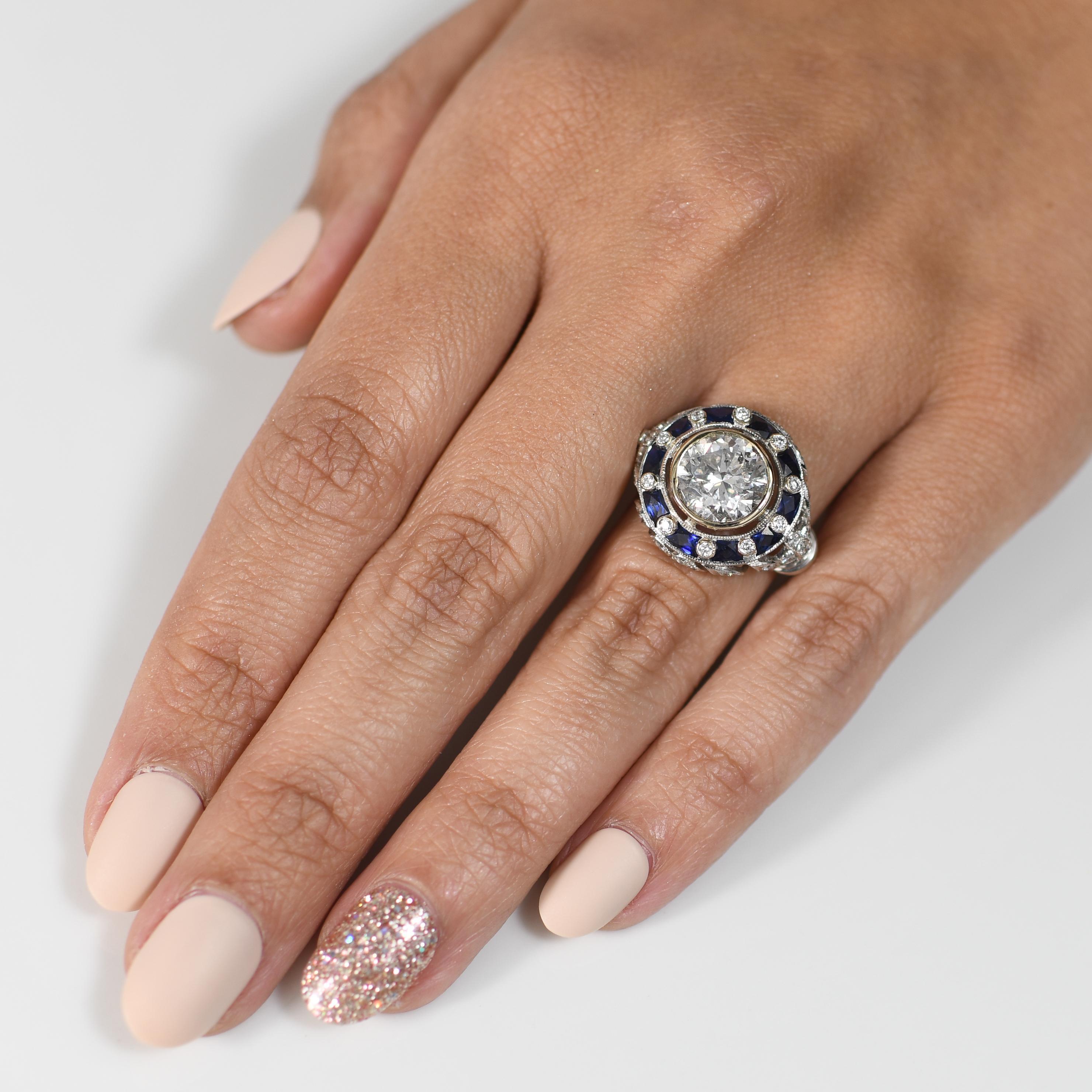 3,52 Karat Diamant im alteuropäischen Schliff 18K Art Deco inspirierter Saphir Halo in Lünette gefasster Lünette im Angebot 3