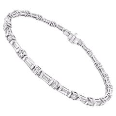 Tennisarmband mit 3,52 Karat Gesamtgewicht aus Diamanten, gefasst in Platin