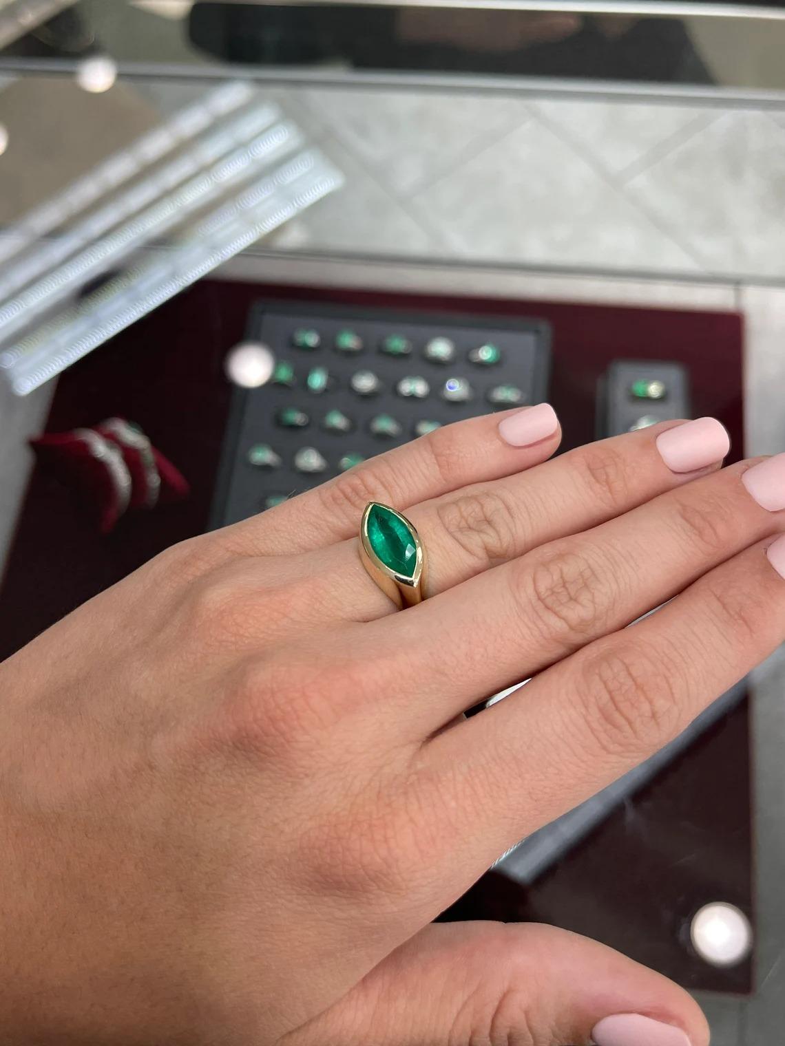 3,52 Karat 14K natürlicher Smaragd-Marquise-Schliff Solitär Lünette gefasster Goldring (Marquiseschliff)