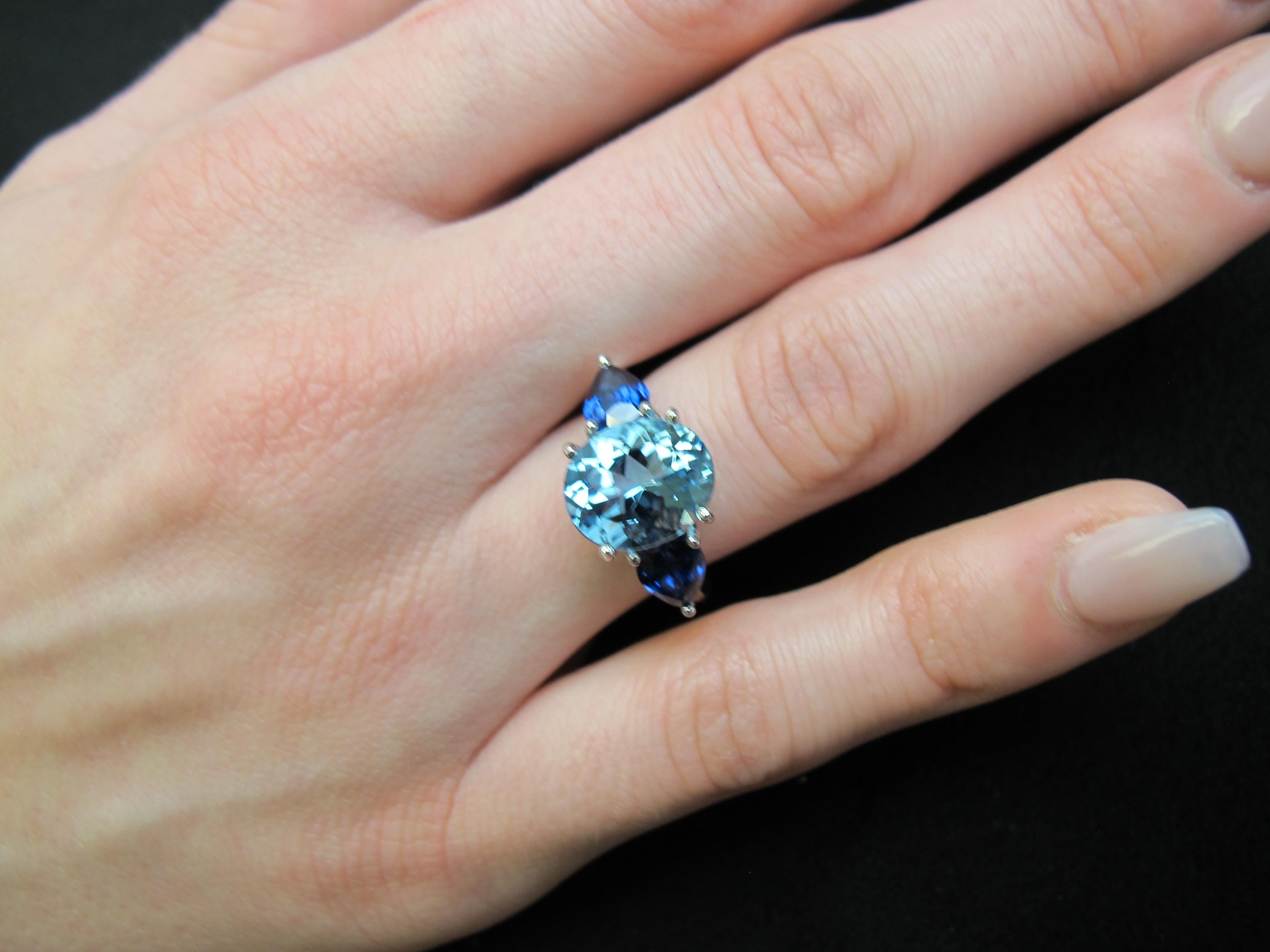 Aquamarine and Blue Sapphire Three-Stone Ring, 3.53 Carats in White Gold 3