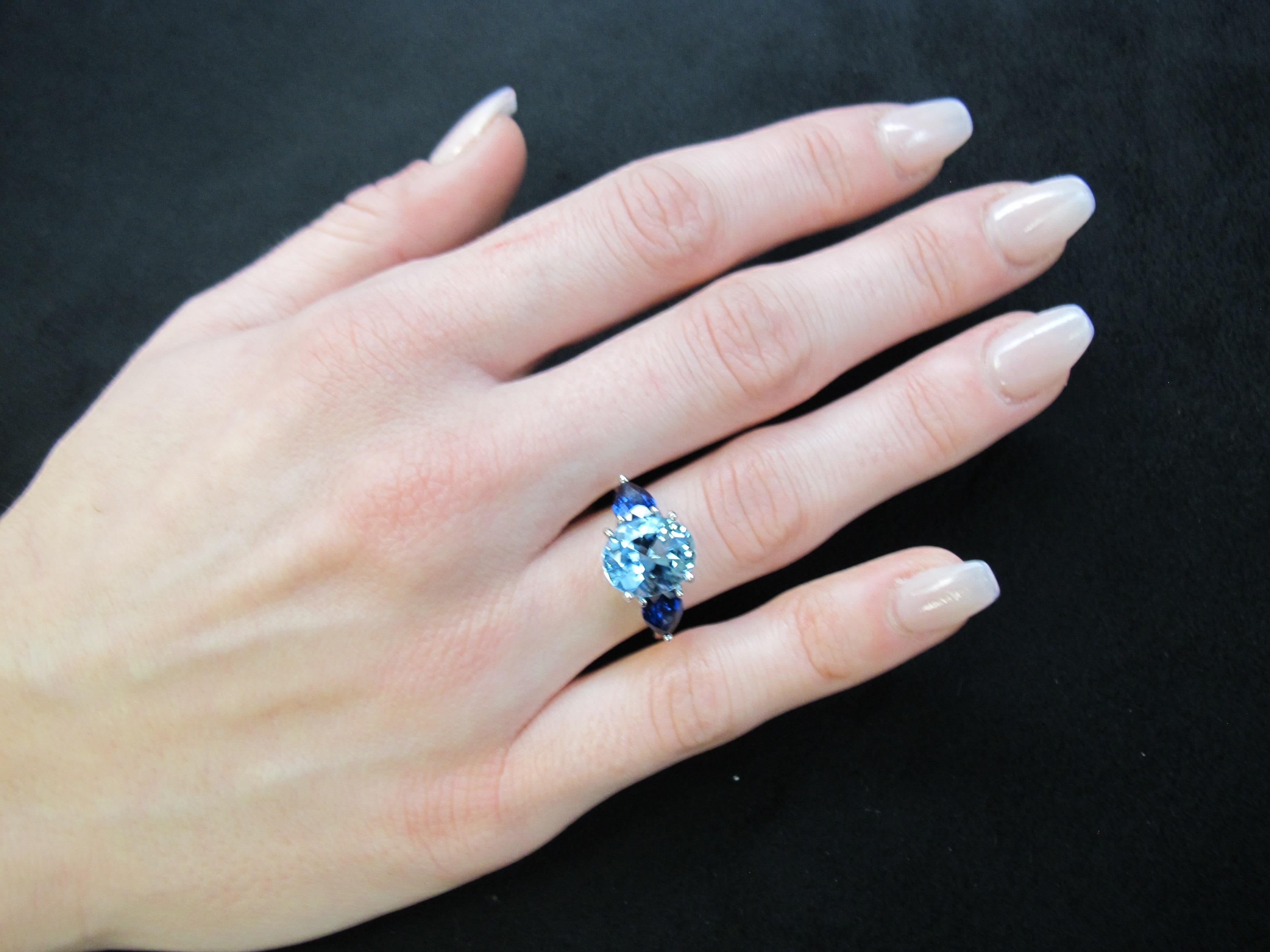 Aquamarine and Blue Sapphire Three-Stone Ring, 3.53 Carats in White Gold 4