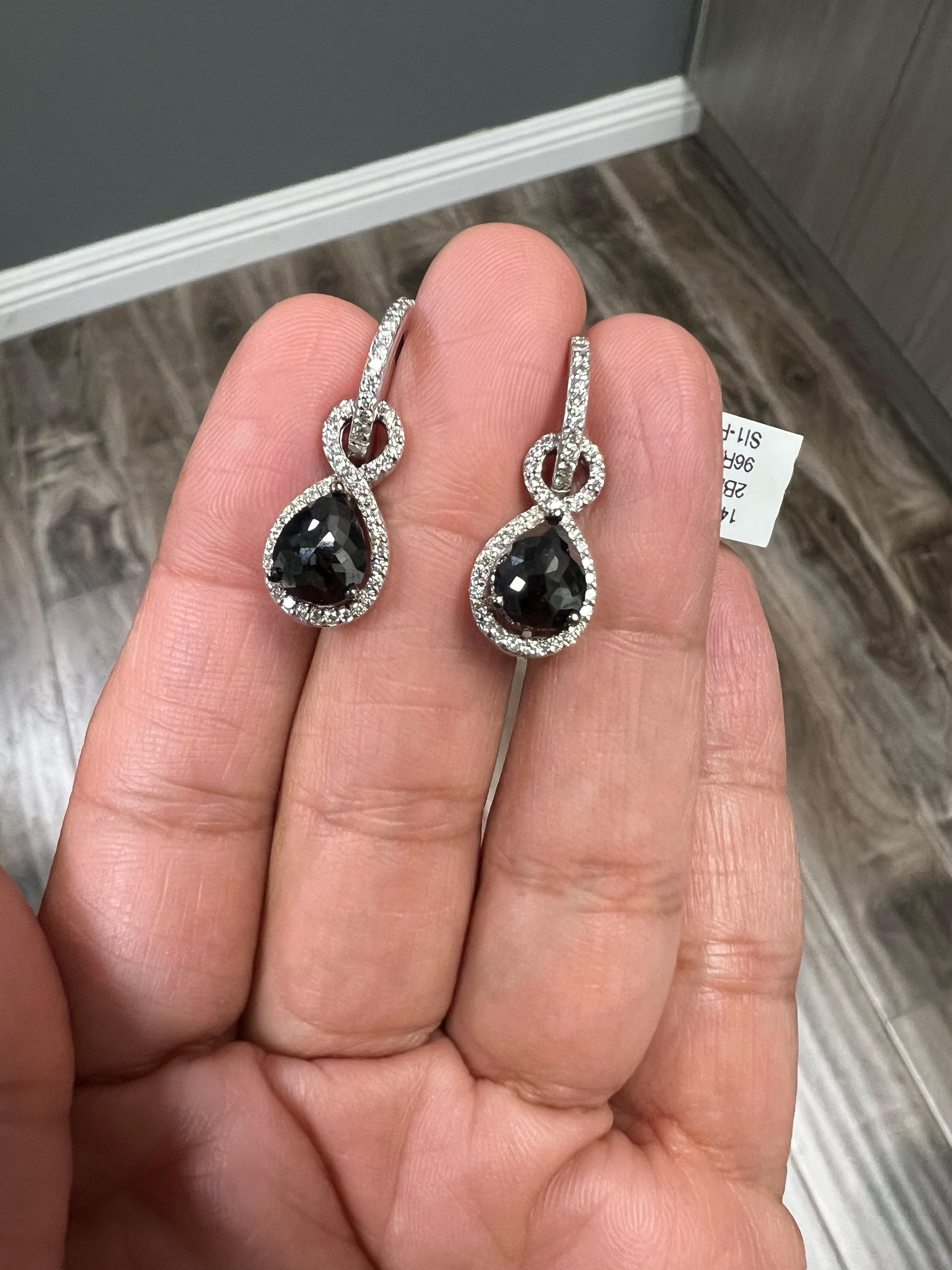 Orecchini pendenti in oro bianco con diamante nero da 3.53 carati in vendita 1