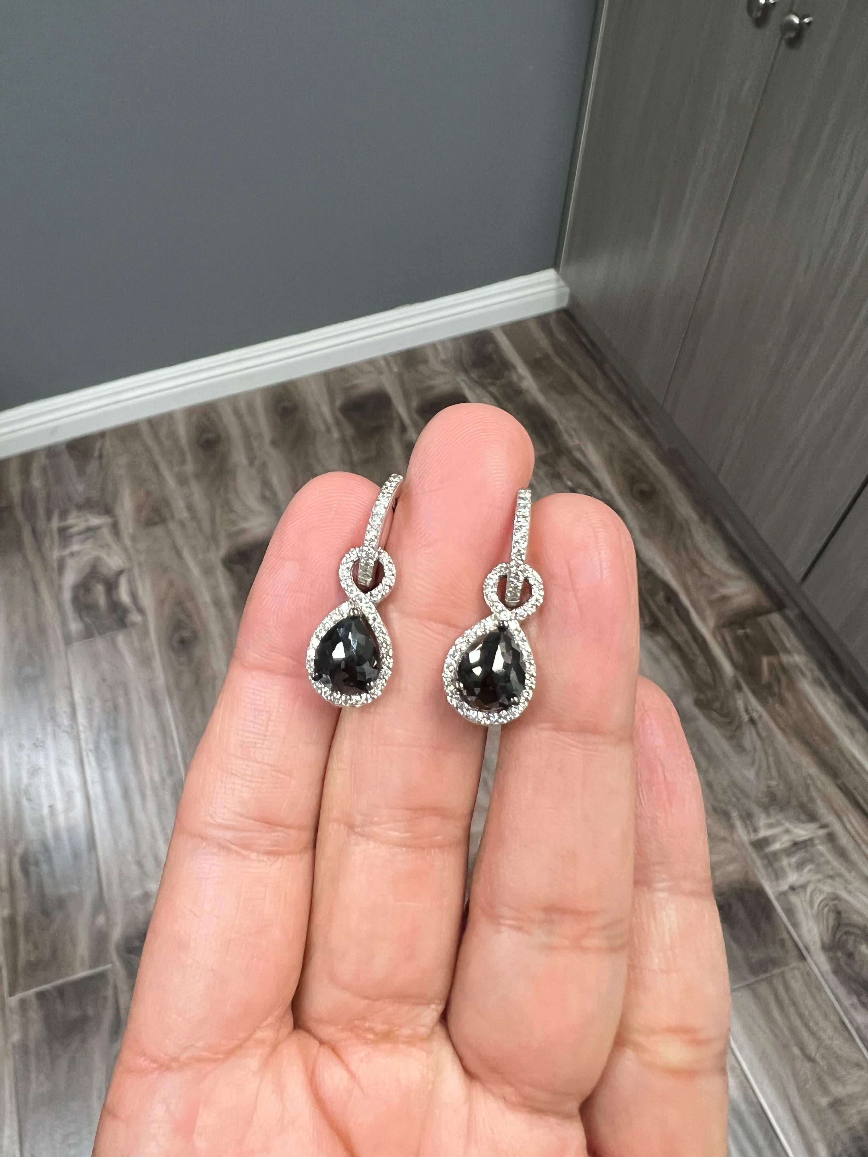 Orecchini pendenti in oro bianco con diamante nero da 3.53 carati in vendita 3