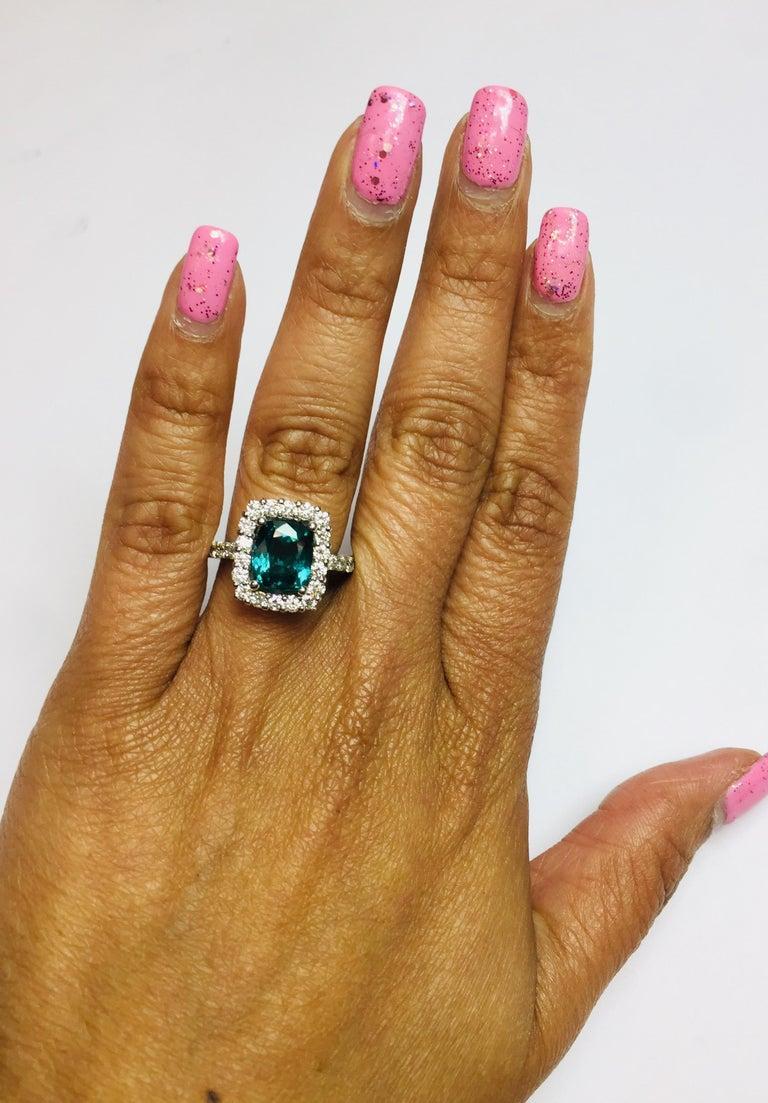 Taille coussin Bague de fiançailles en or blanc avec apatite naturelle et diamant naturel de 3,53 carats en vente