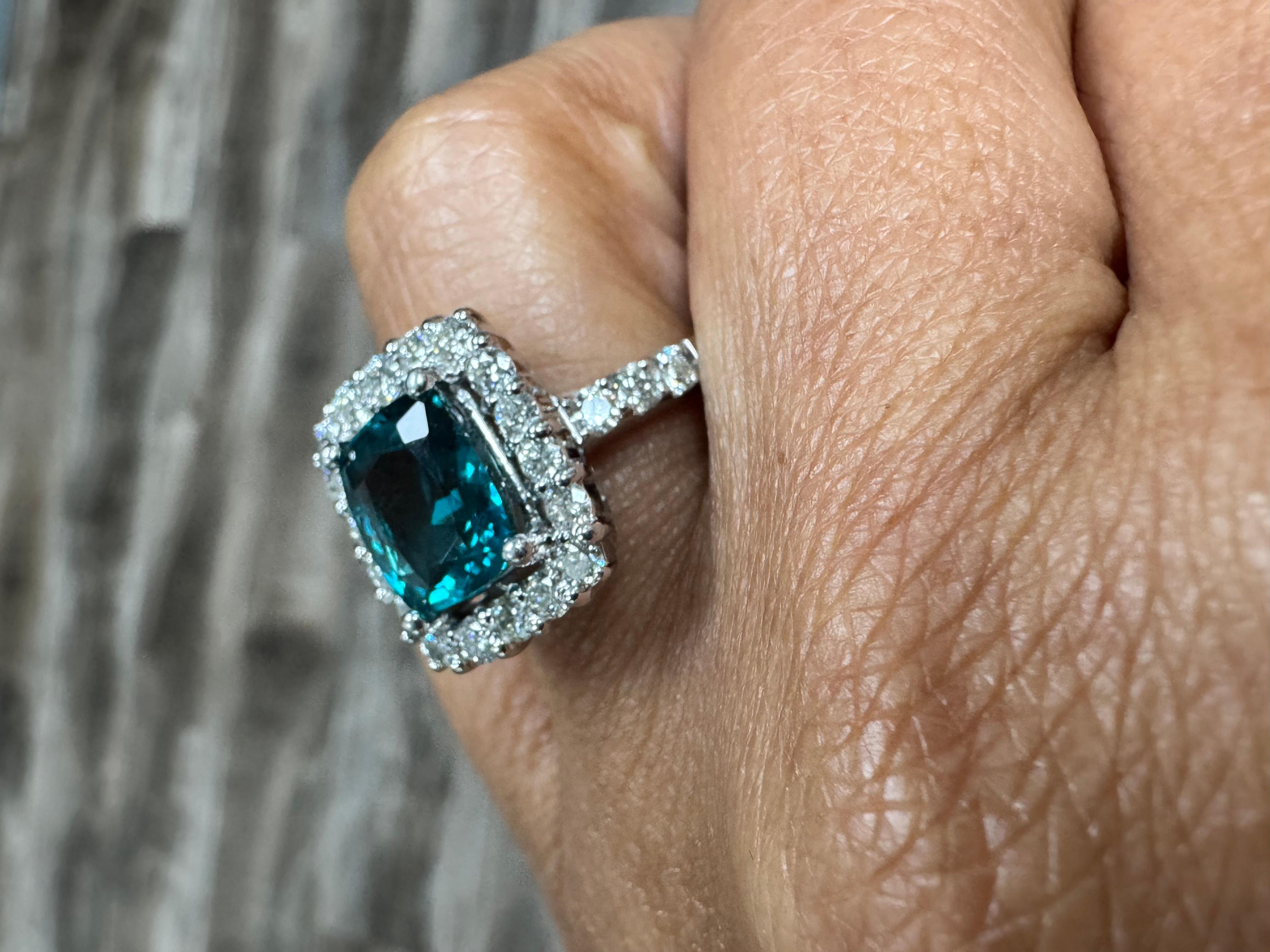 Bague de fiançailles en or blanc avec apatite naturelle et diamant naturel de 3,53 carats en vente 1
