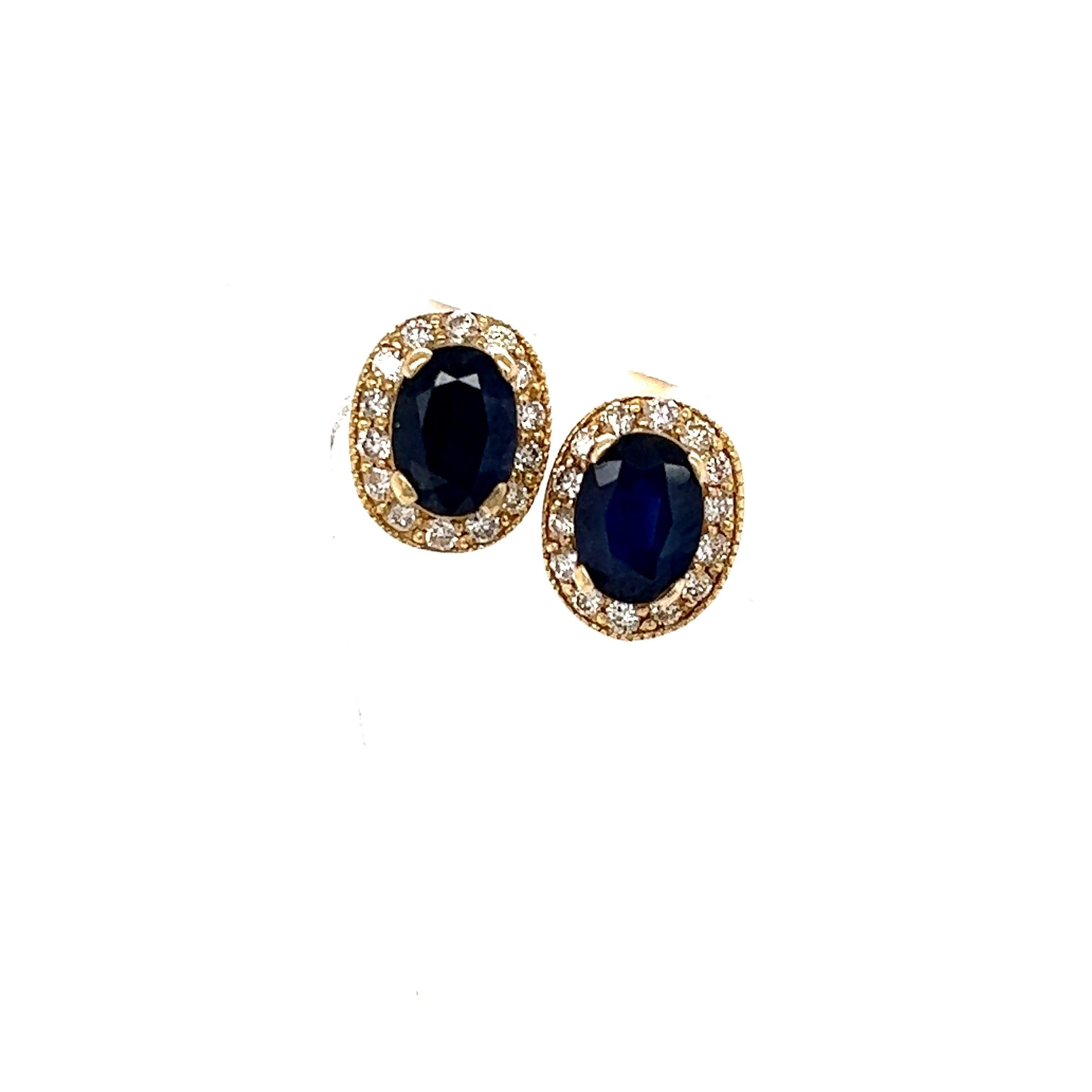 Taille ovale Boucles d'oreilles or jaune 14 carats 3.53 carats saphir bleu naturel diamant en vente