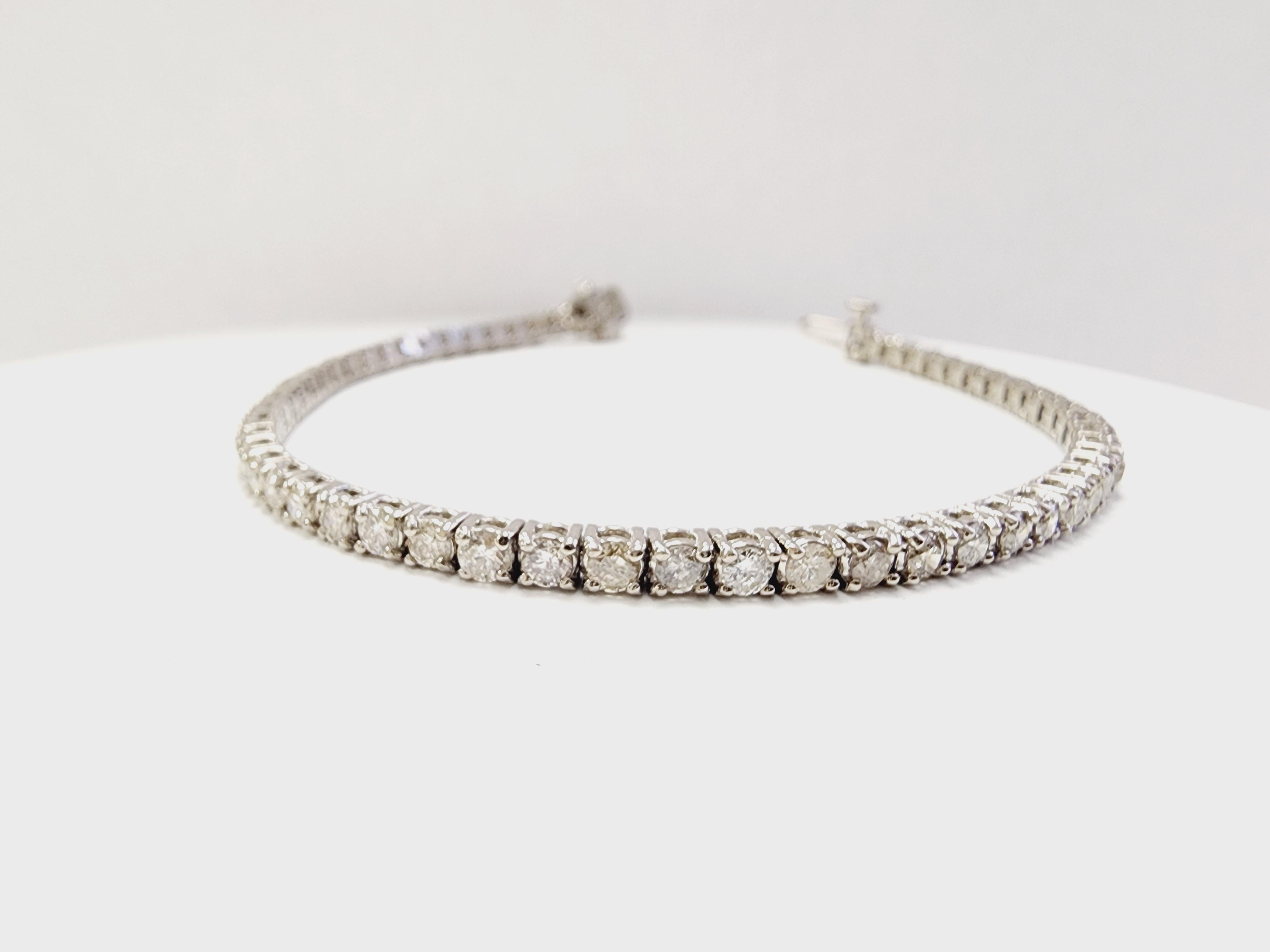 Modern 3.53 Carat Natural Diamond Tennis Bracelet 14 Karat White Gold
