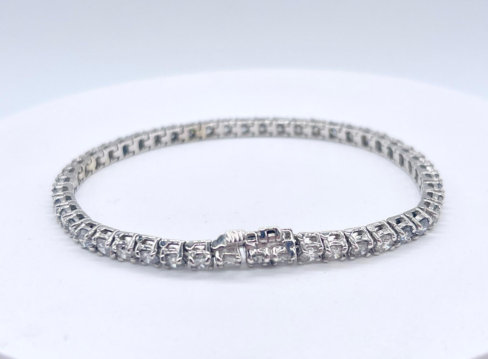Beautiful quality tennis bracelet, round-brilliant cut white diamonds with excellent shine!
14k white gold classic four-prong style for maximum light brilliance. 
Length: 7 inch
Color Range: J-K
Clarity Range: SI-I
Width: 3.1 mm wide
Weight:  10.77 