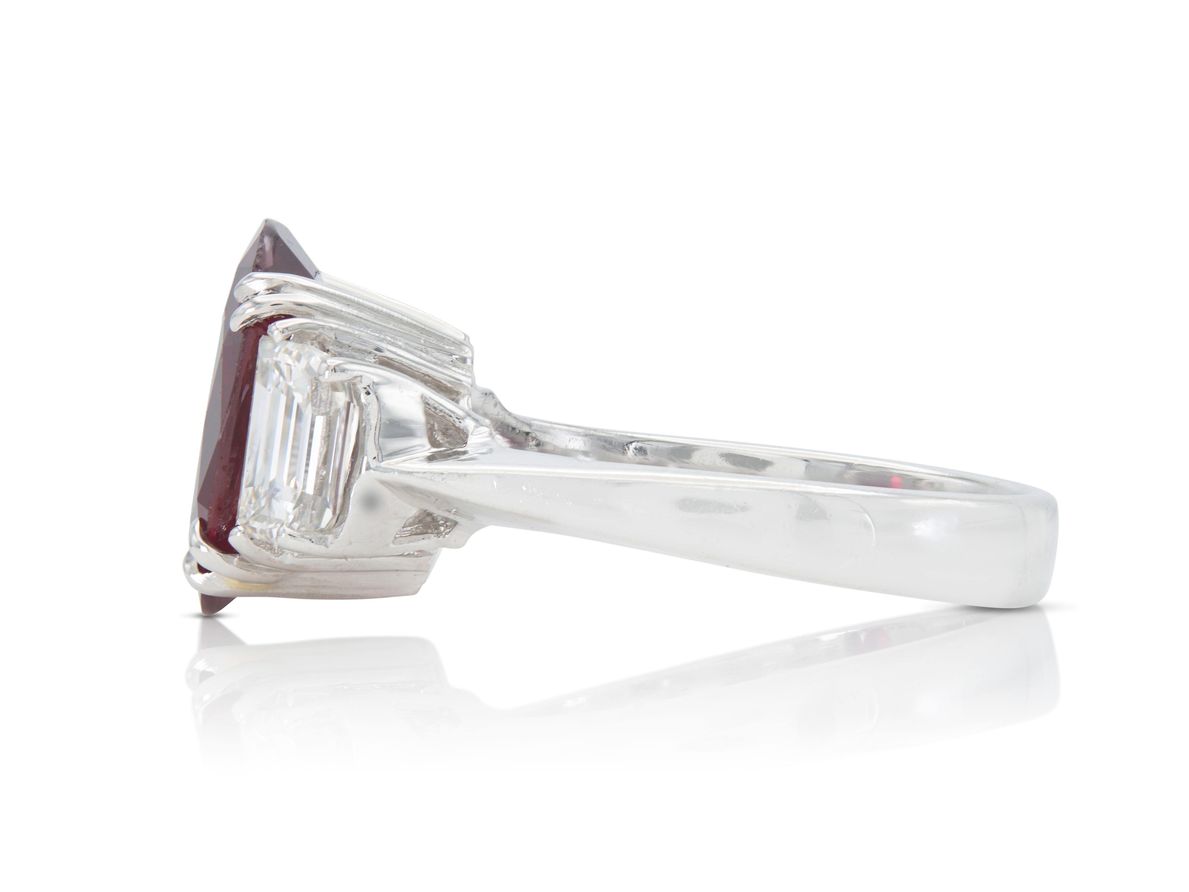 3,53 Karat Rubinring mit Diamanten (Ovalschliff) im Angebot