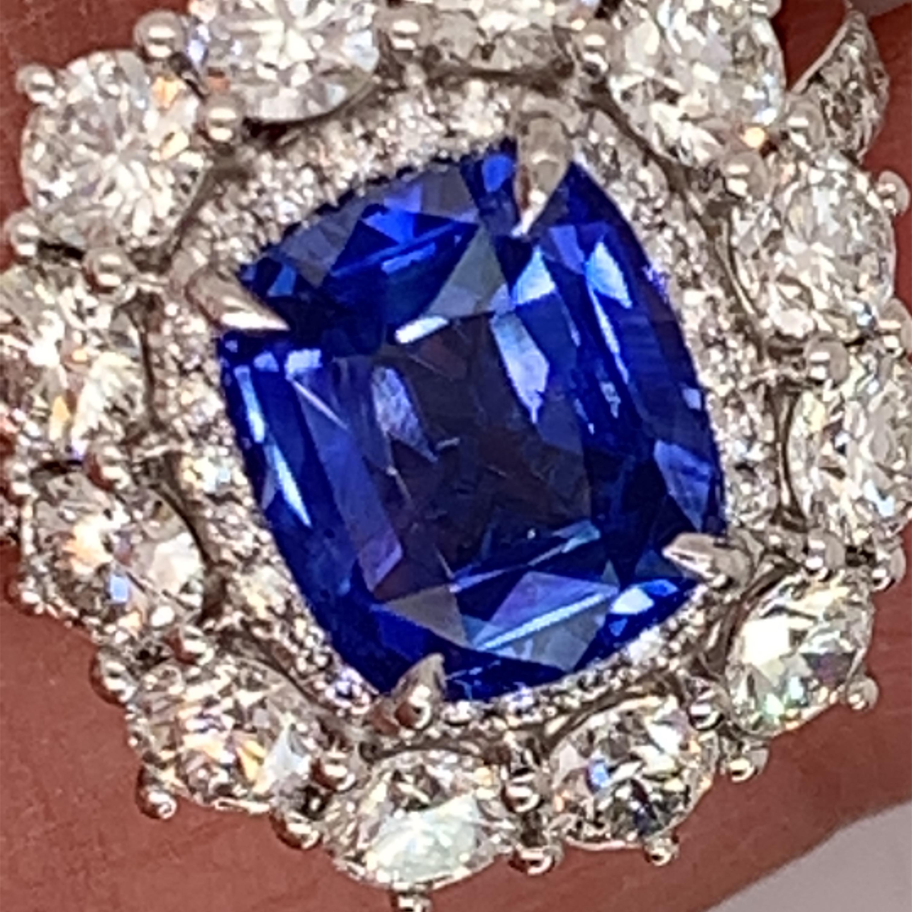 Contemporary 3.53 Carat Sapphire Diamond Ring For Sale