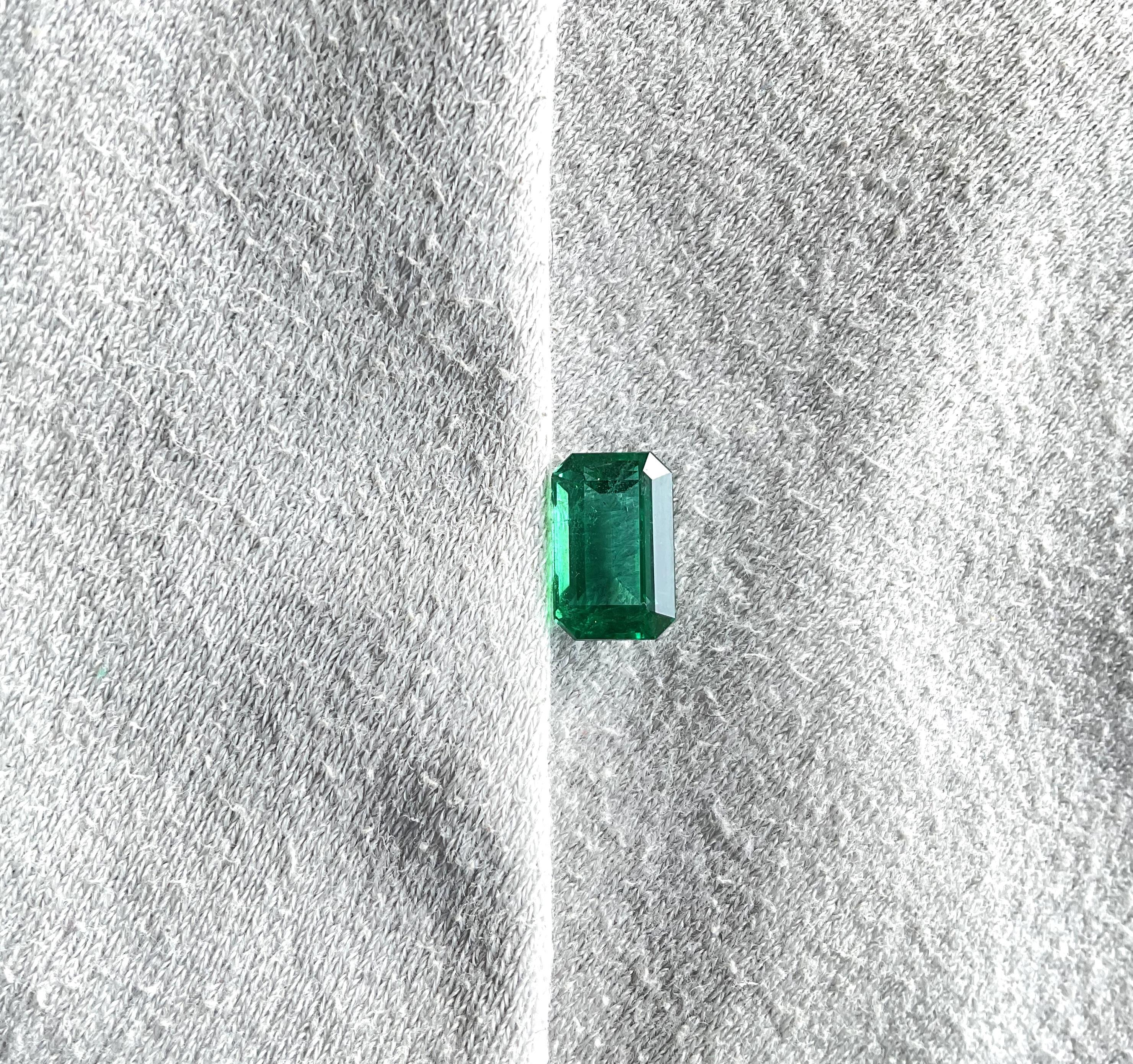 Zambian Emerald Octagon Cut stone for fine Jewelry Natural Gemstone
Weight: 3.53 Carats
Size: 11x7x5.5 MM
Pieces: 1
Shape: Octagon