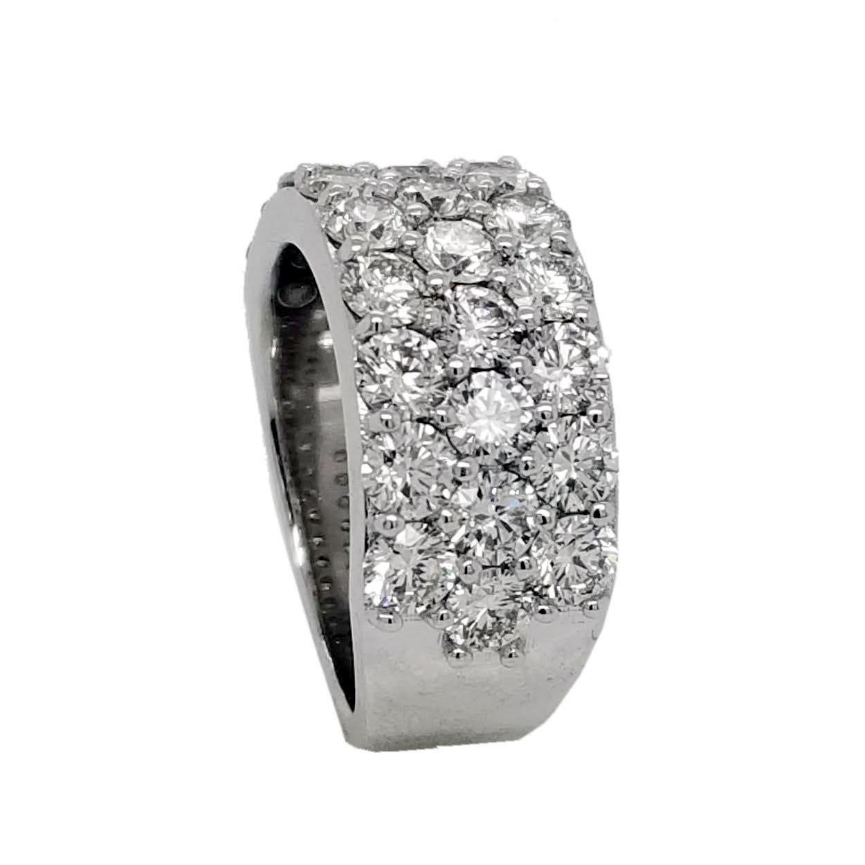 Round Cut 3.53 Ct 3 Row Round Brilliant Diamond Anniversary Ring For Sale