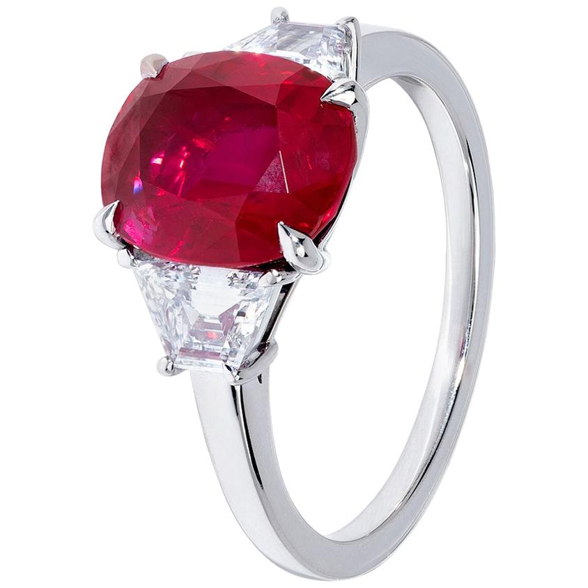 3.53 Carats Vivid Red Ruby Trilogy Ring with White Diamond Detail For Sale