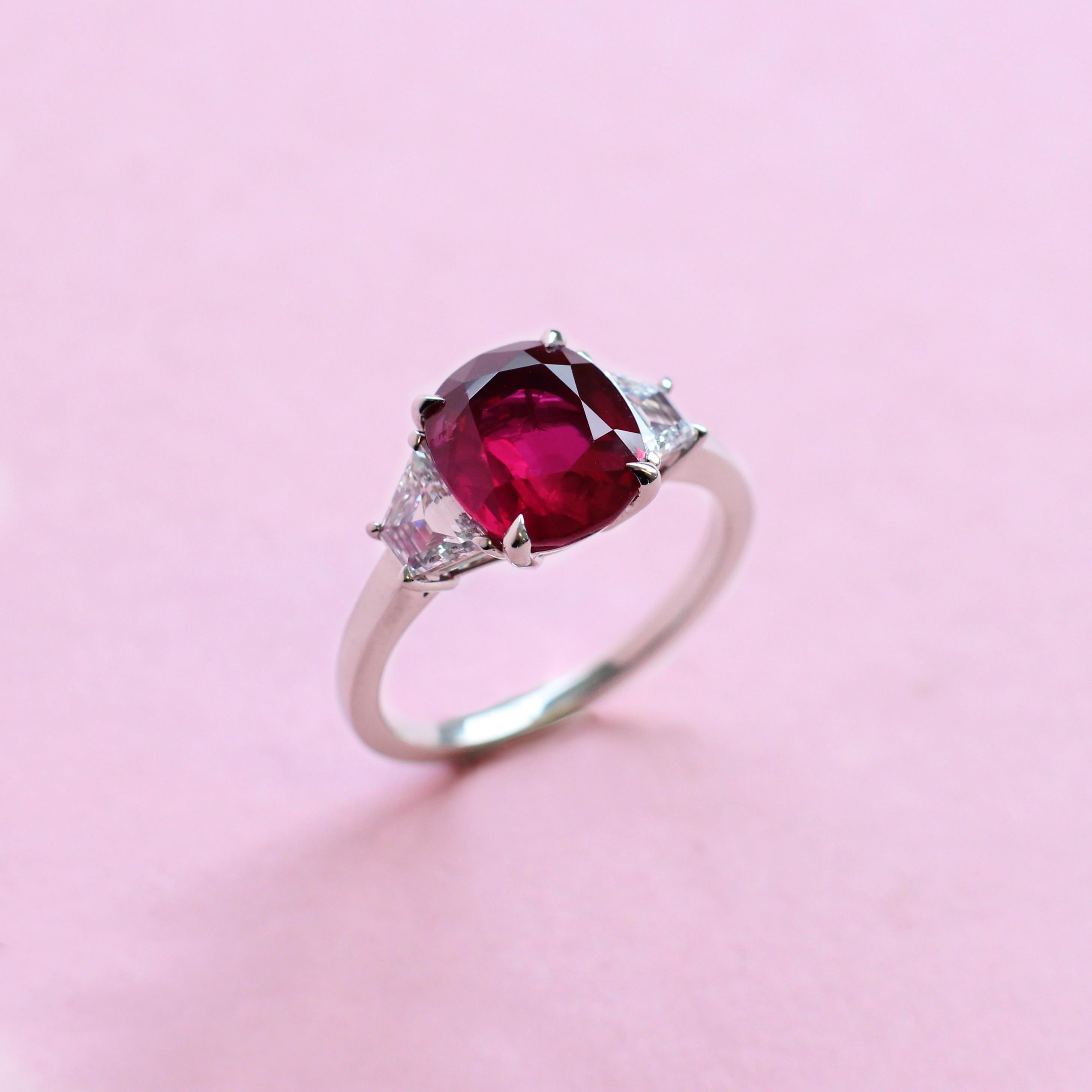 Women's or Men's 3.53 Carats Vivid Red Ruby Trilogy Ring with White Diamond Detail For Sale