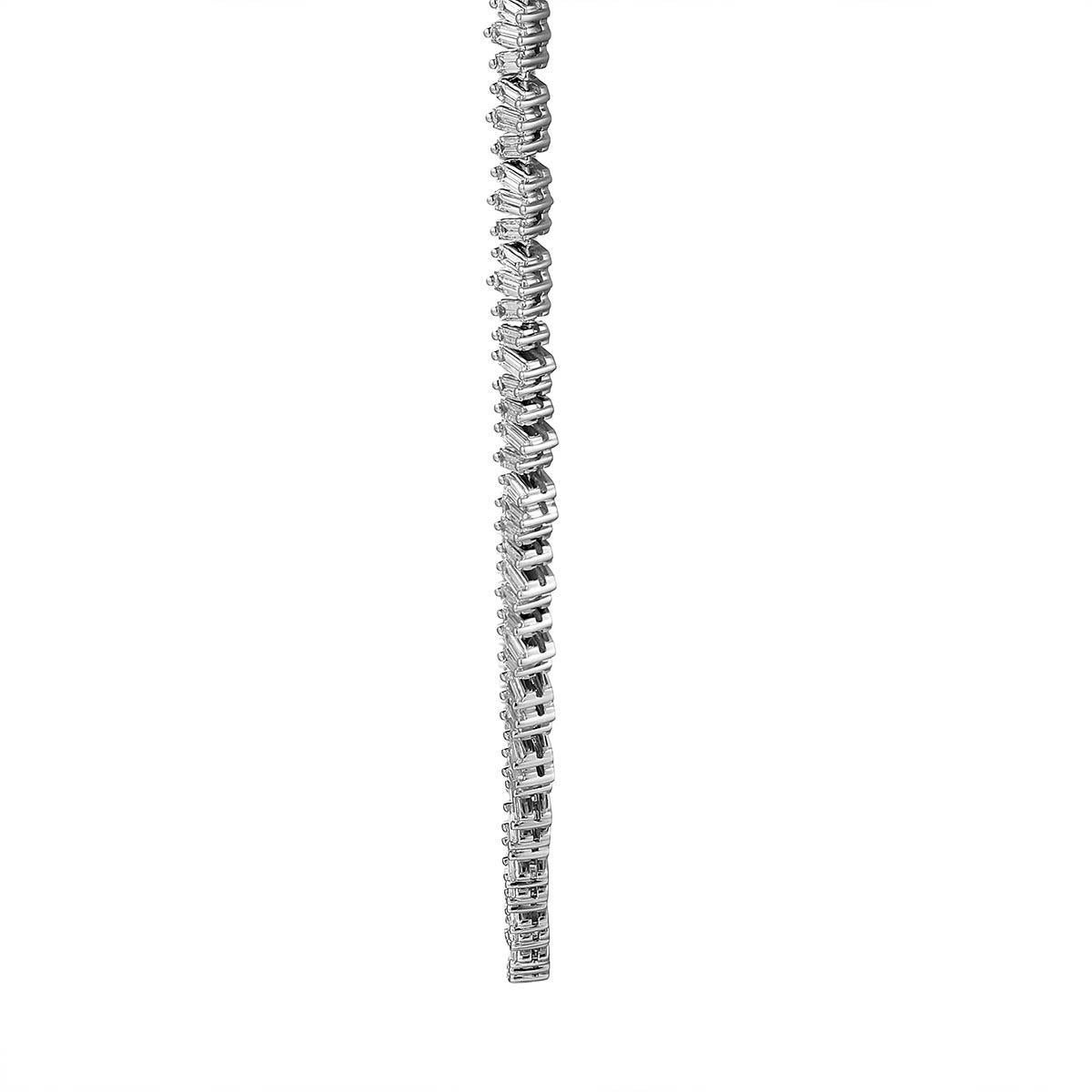 Baguette rastremato Collana di 3,53 carati Nature Baguette Off-Center Tennis Line Statement in vendita