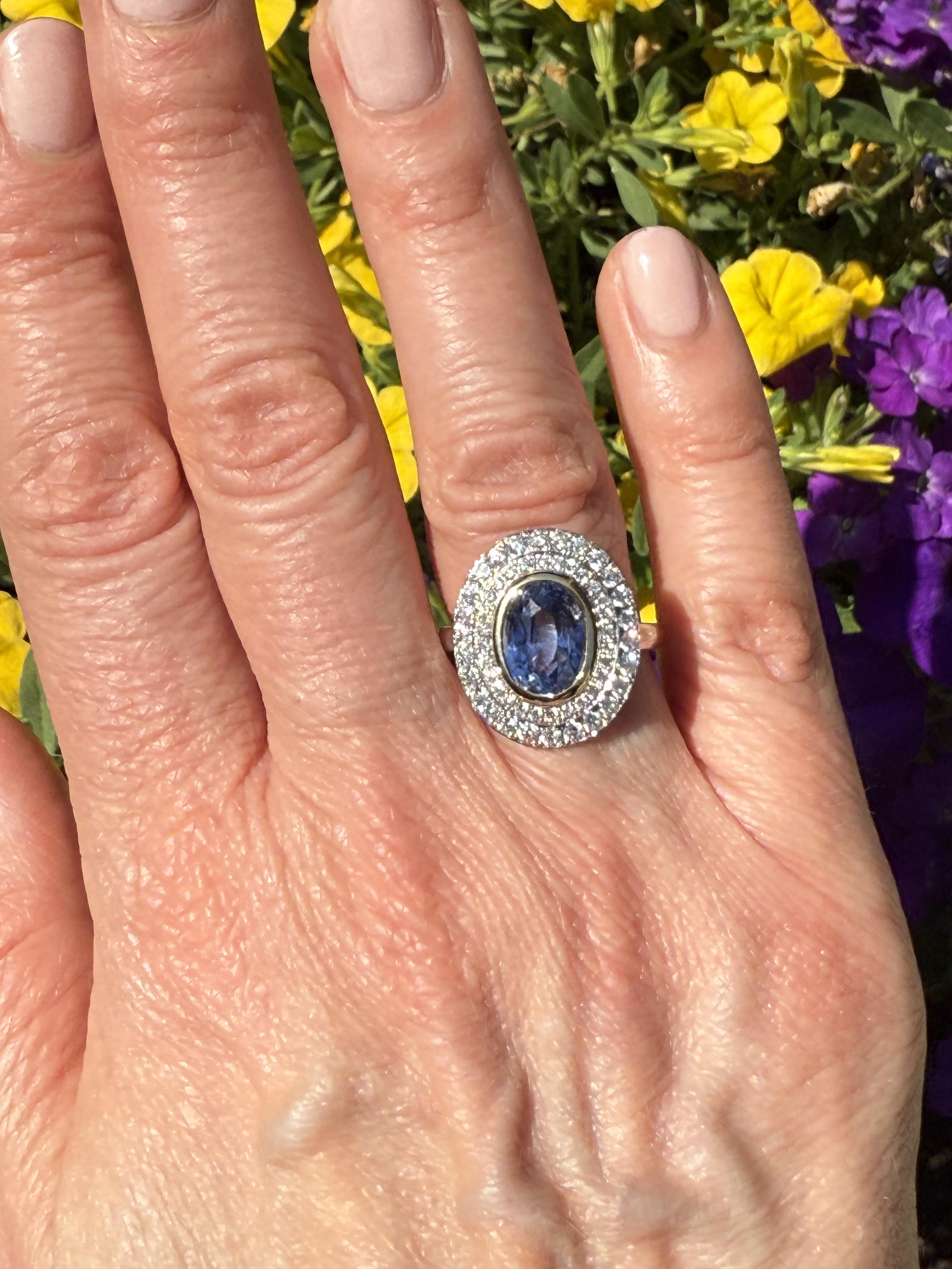 En venta: Zafiro azul de 3,53 ct con doble halo de diamantes en oro de 18 quilates  10