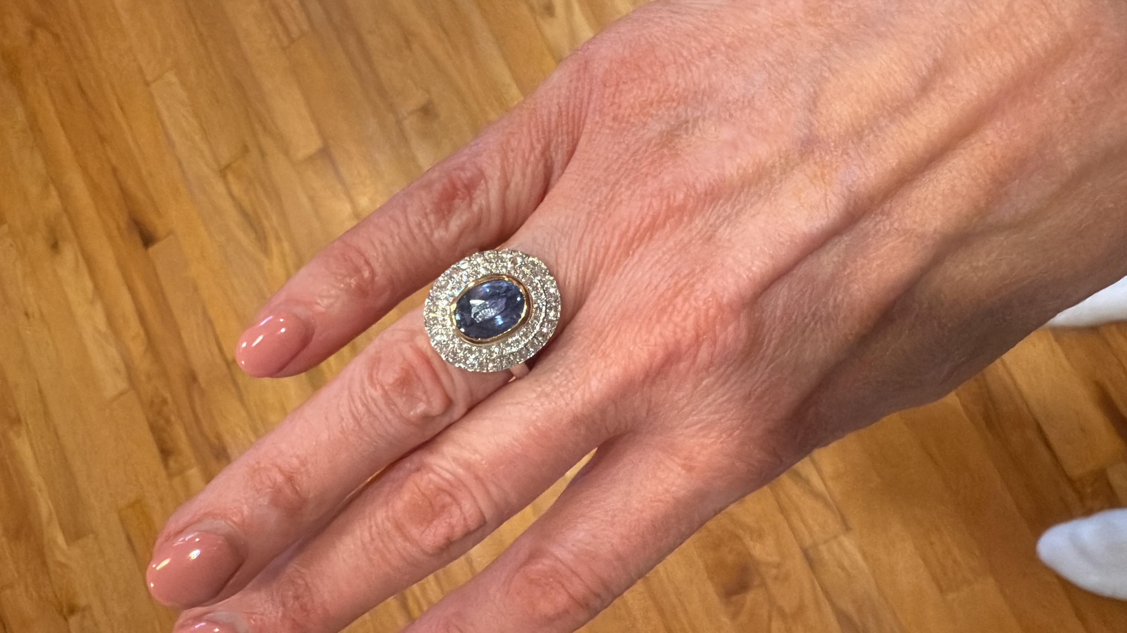 En venta: Zafiro azul de 3,53 ct con doble halo de diamantes en oro de 18 quilates  8